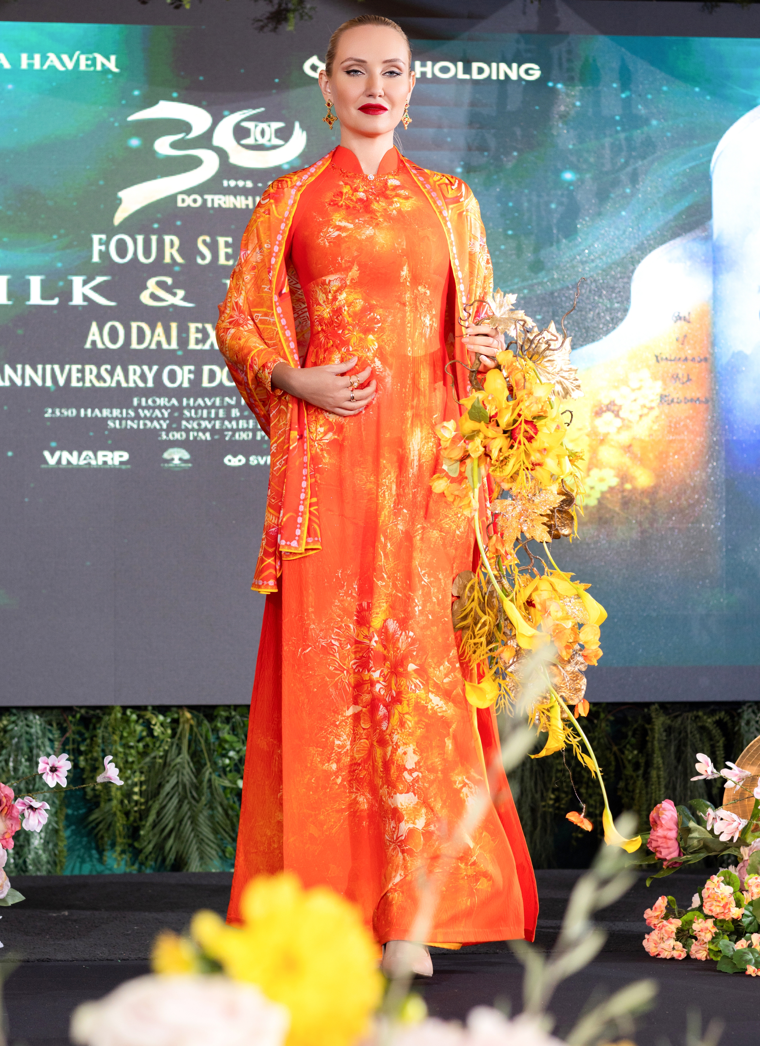 Khẳng định vẻ đẹp Việt trên sân khấu quốc tế qua chiếc áo dài- Ảnh 3. Khẳng định vẻ đẹp Việt trên sân khấu quốc tế qua chiếc áo dài- Ảnh 3.