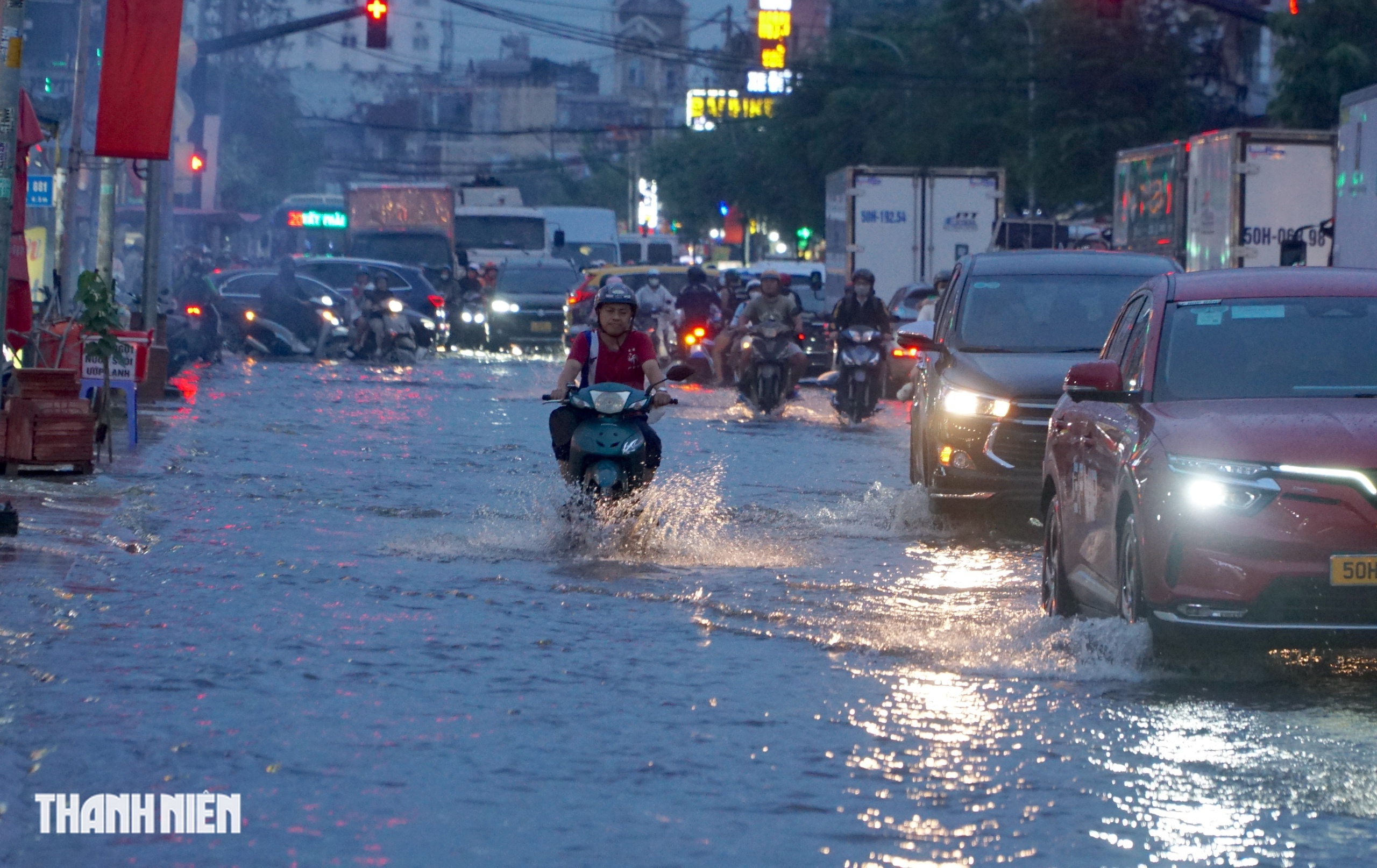 Dự báo triều cường ở TP.HCM: Người dân đi lại cần né tuyến đường nào? - Ảnh 2.