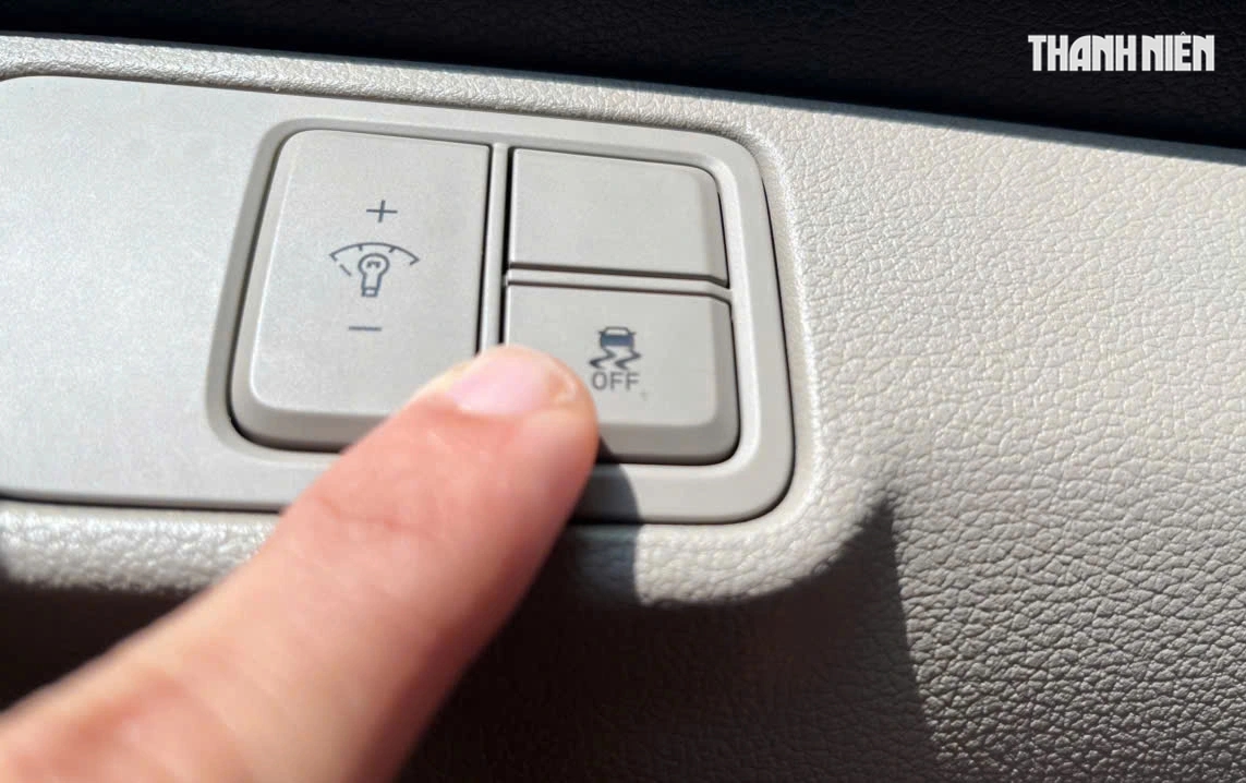 4 nút chức năng người lái không nên nhấn khi ô tô đang vận hành - Ảnh 4.