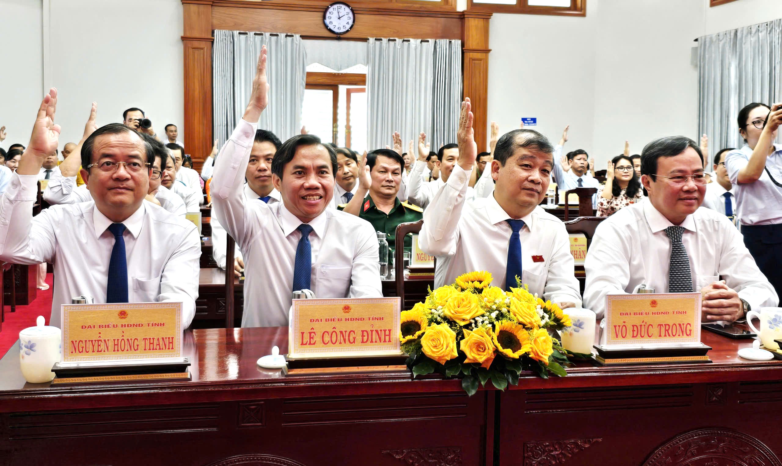 Ông Lê Văn Hẳn làm Chủ tịch UBND Tây Ninh với số phiếu tuyệt đối - Ảnh 3.