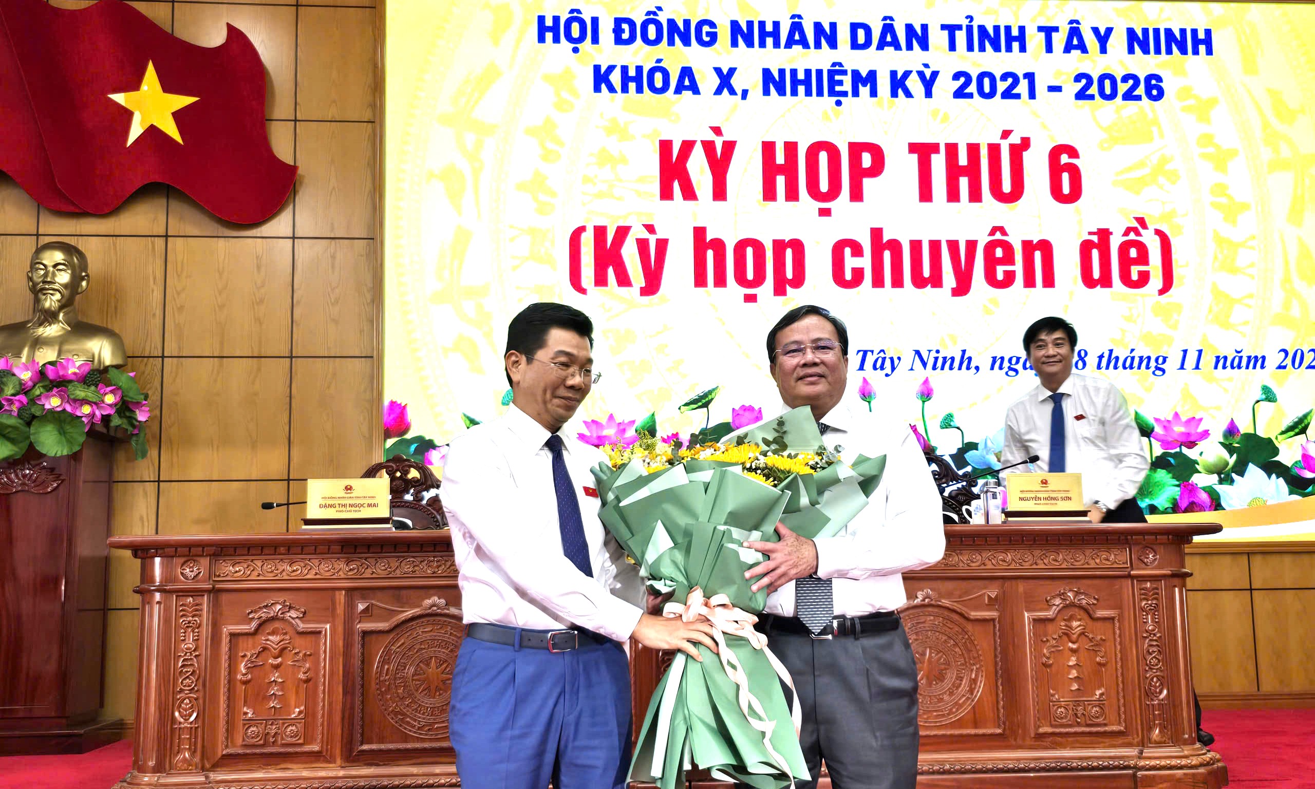 Ông Lê Văn Hẳn làm Chủ tịch UBND Tây Ninh với số phiếu tuyệt đối - Ảnh 1.