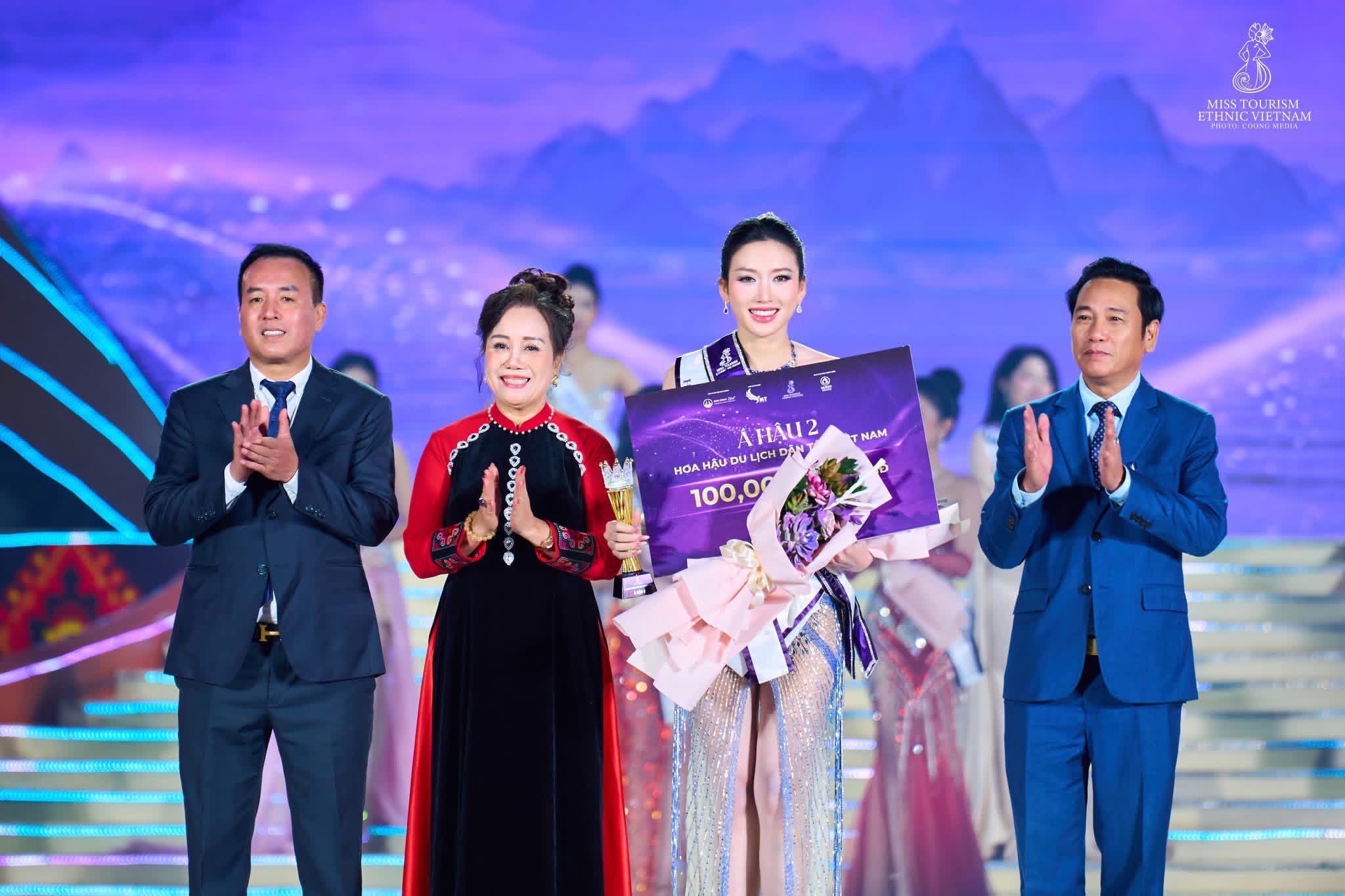 Cô gái dân tộc Thái trắng tiết lộ ước mơ sau khi giành danh hiệu Á hậu - Ảnh 1.