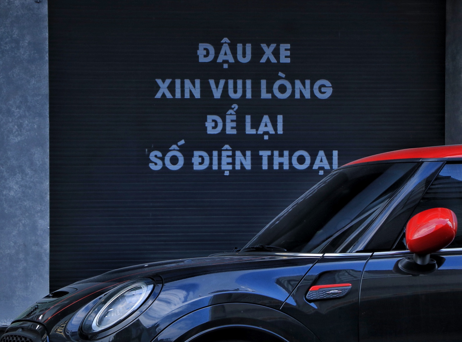 Chuyện đậu xe trước nhà và lời nhắc nhở dễ thương ở TP.HCM - Ảnh 1.