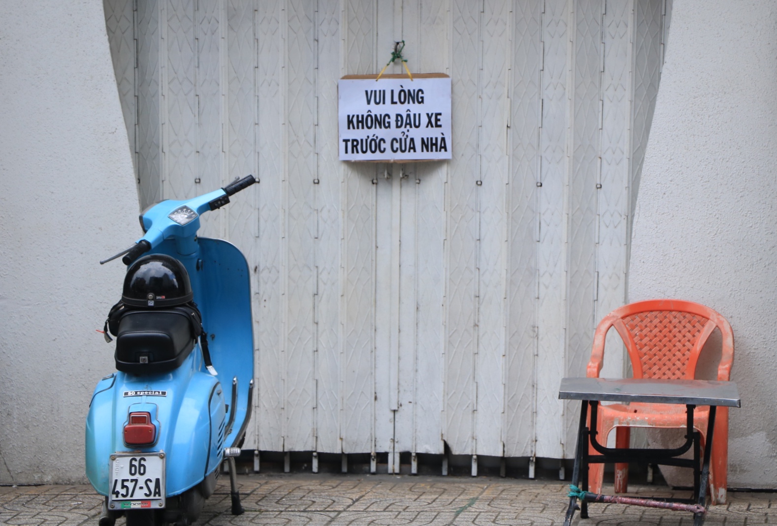Chuyện đậu xe trước nhà và lời nhắc nhở dễ thương ở TP.HCM - Ảnh 3.