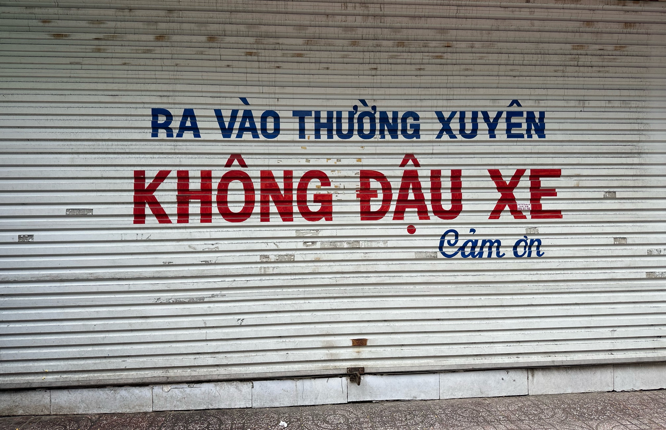 Chuyện đậu xe trước nhà và lời nhắc nhở dễ thương ở TP.HCM - Ảnh 2.