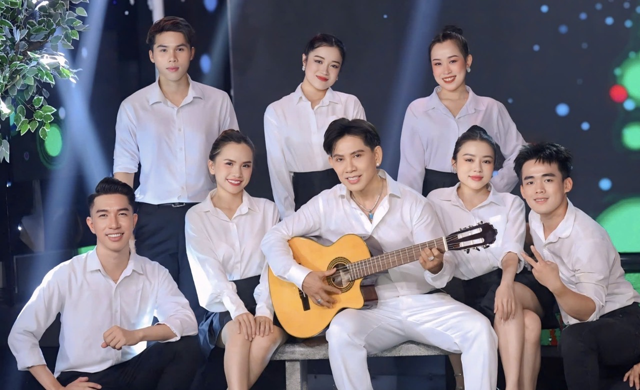 Ca sĩ ‘Mưa bụi’ giờ làm thầy giáo dạy toán, tiết lộ cuộc sống kín tiếng- Ảnh 2.