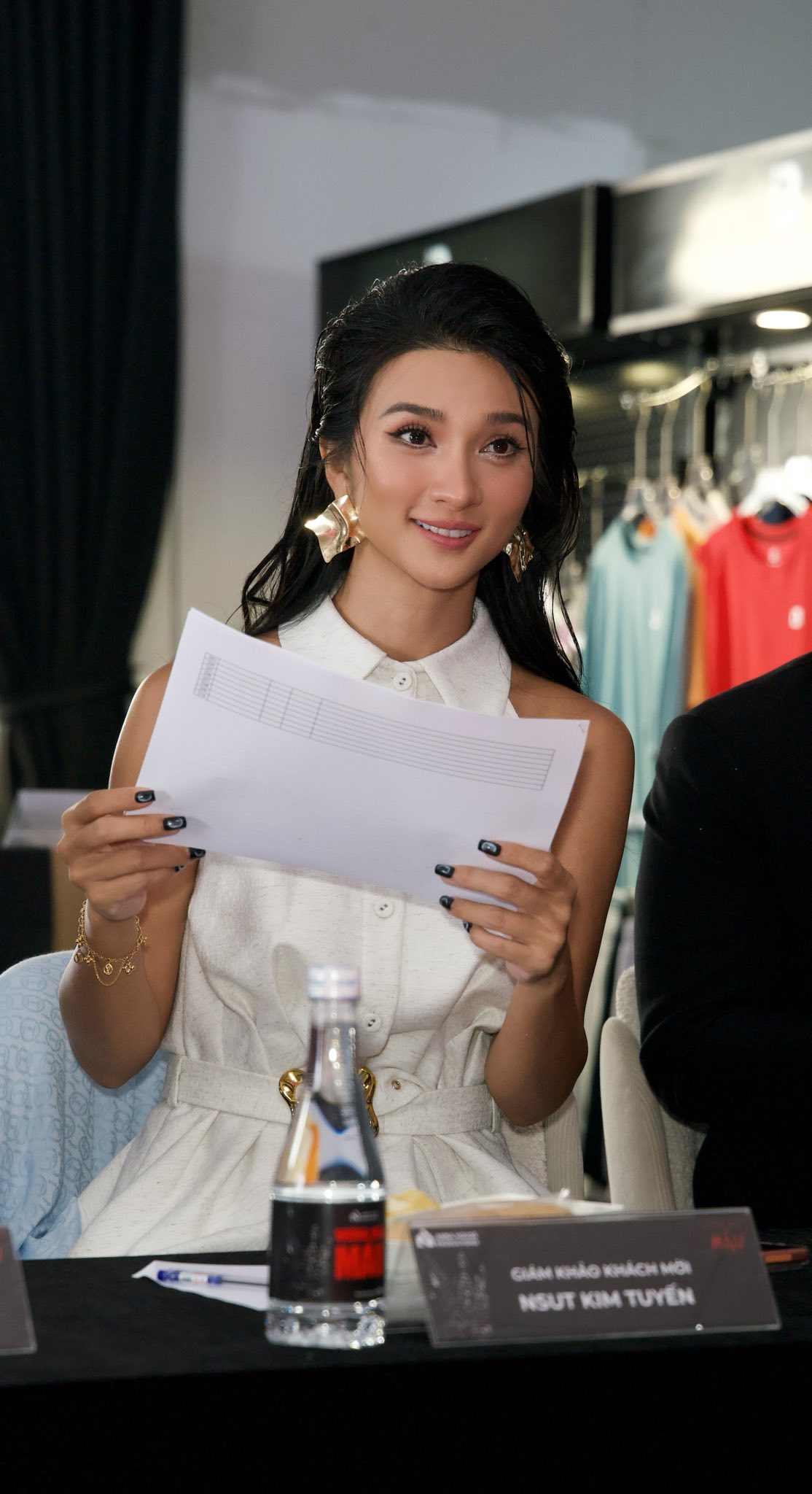 

Ngoài đóng phim, NSƯT Kim Tuyến còn hoạt động ở sân khấu kịch, trình diễn thời trang. Người đẹp 8X còn được mời tham gia công tác tuyển chọn diễn viên cho các dự án phim hay chia sẻ kinh nghiệm với thế hệ đàn em  