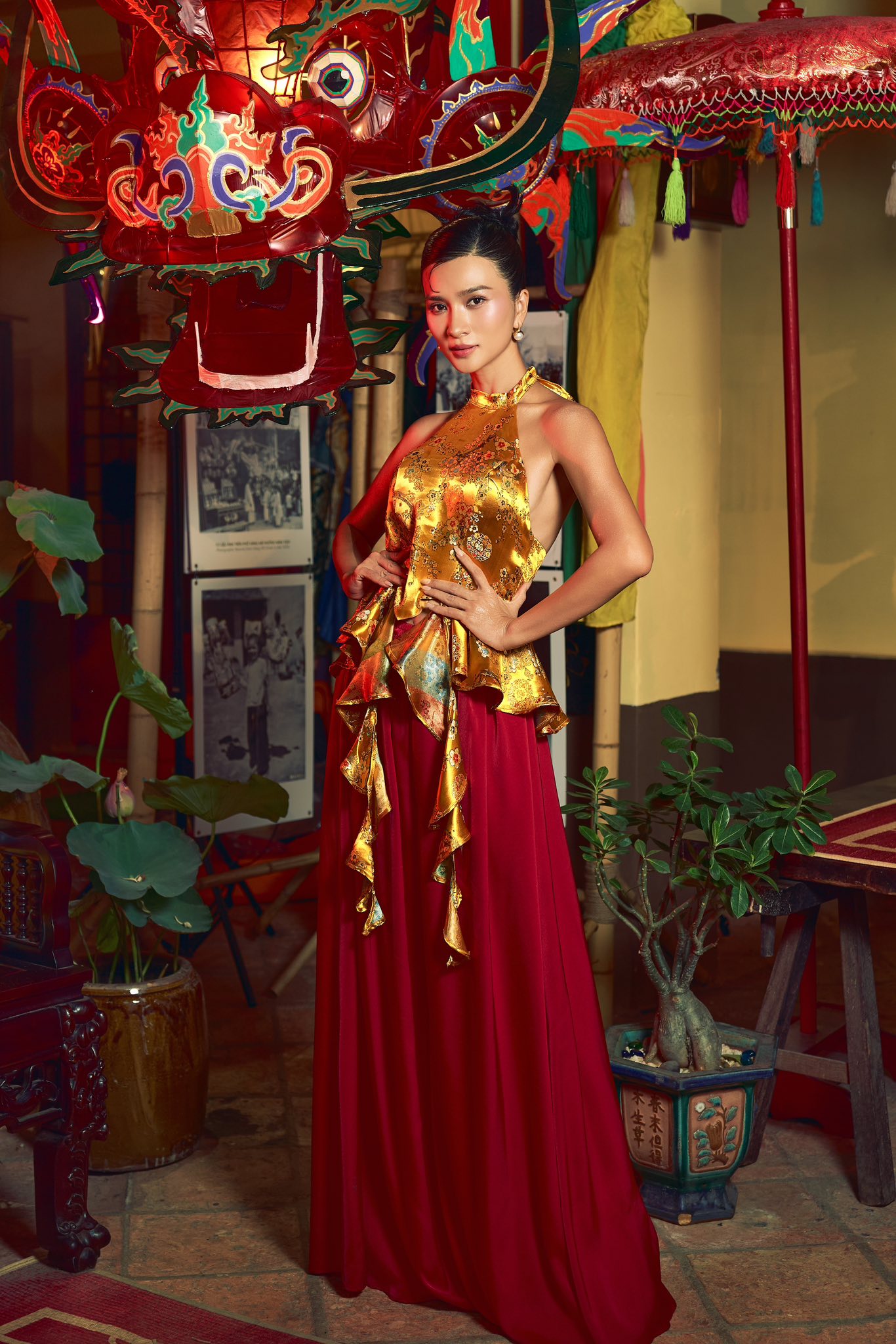 

Trong một chương trình, người đẹp chia sẻ quãng thời gian ở phim trường là cơ hội để cô vừa làm, vừa học để hoàn thiện mình. Cô không ngại biến hóa trong nhiều dạng vai khác nhau để tạo ấn tượng với khán giả. NSƯT Kim Tuyến chia sẻ ở tuổi 38, cô có sự chọn lựa vai diễn mình tham gia thay vì bất chấp nhận phim. Thậm chí, nữ nghệ sĩ không ngại góp mặt trong những dự án hay nhưng kinh phí thấp bởi đổi lại, cô có được cảm xúc, sự thăng hoa trong nghề  