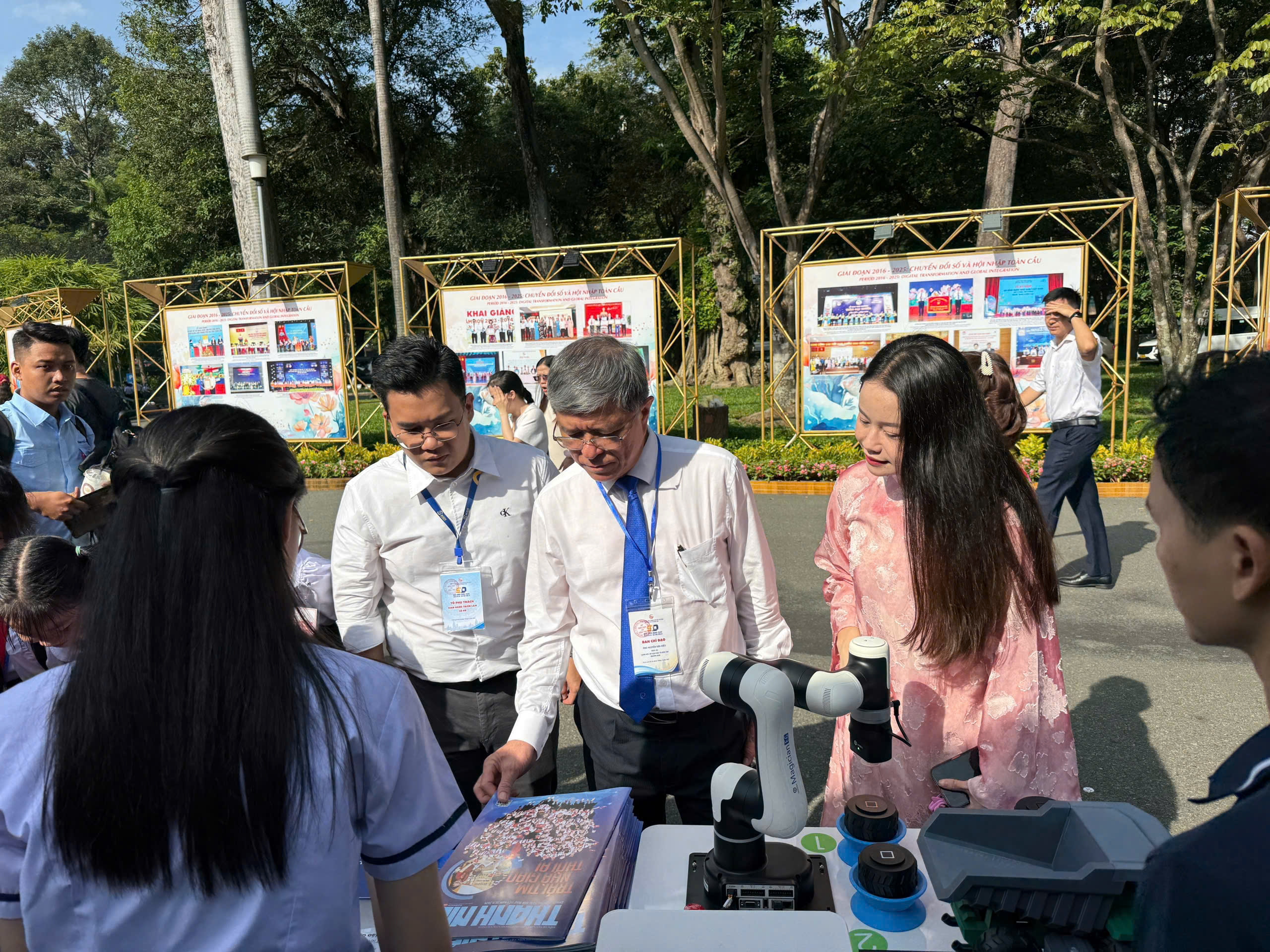 - Ảnh 3. - Ảnh 3.