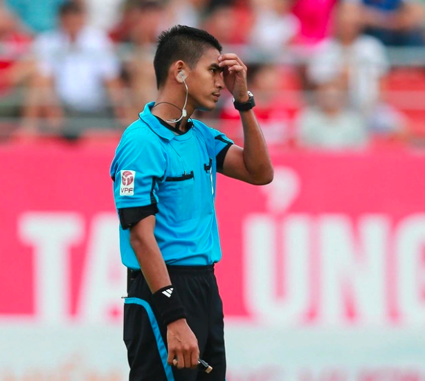 Muốn trọng tài ngoại điều hành trận tâm điểm Cúp quốc gia, Thể Công Viettel đề xuất nóng
- Ảnh 1.