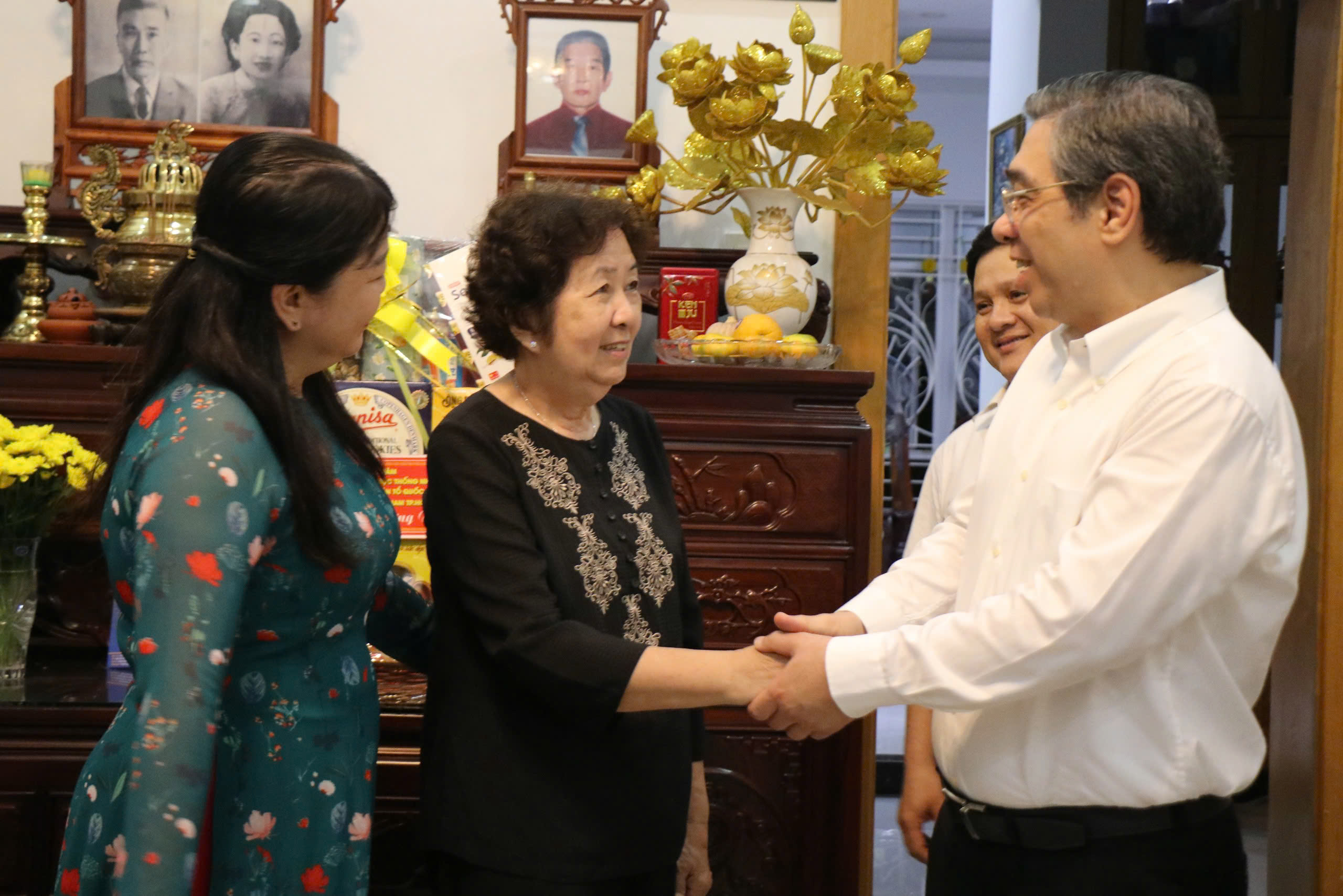 Ông Nguyễn Phước Lộc thăm gia đình lãnh đạo Mặt trận dân tộc giải phóng miền Nam - Ảnh 2.