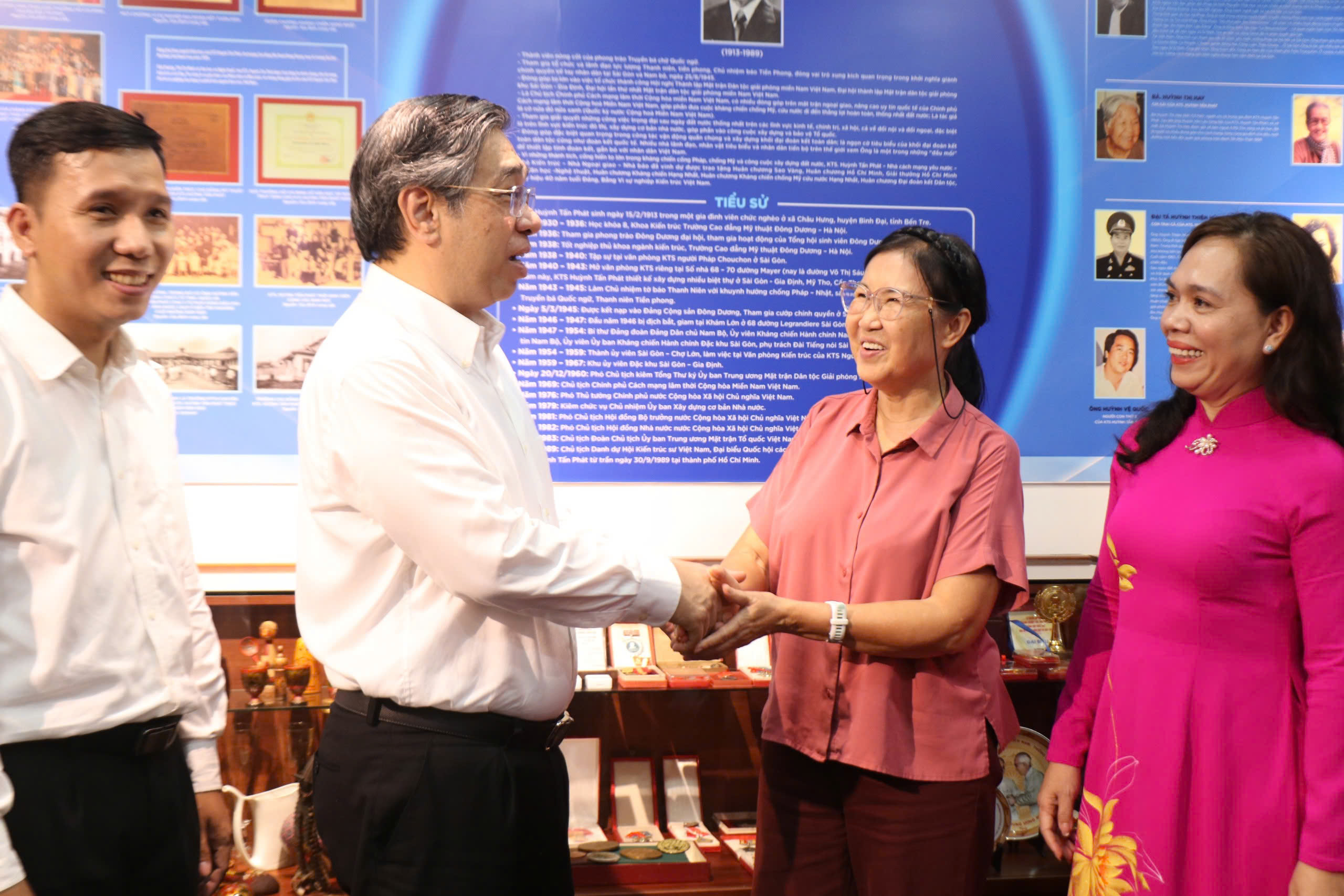 Ông Nguyễn Phước Lộc thăm gia đình lãnh đạo Mặt trận dân tộc giải phóng miền Nam - Ảnh 1.