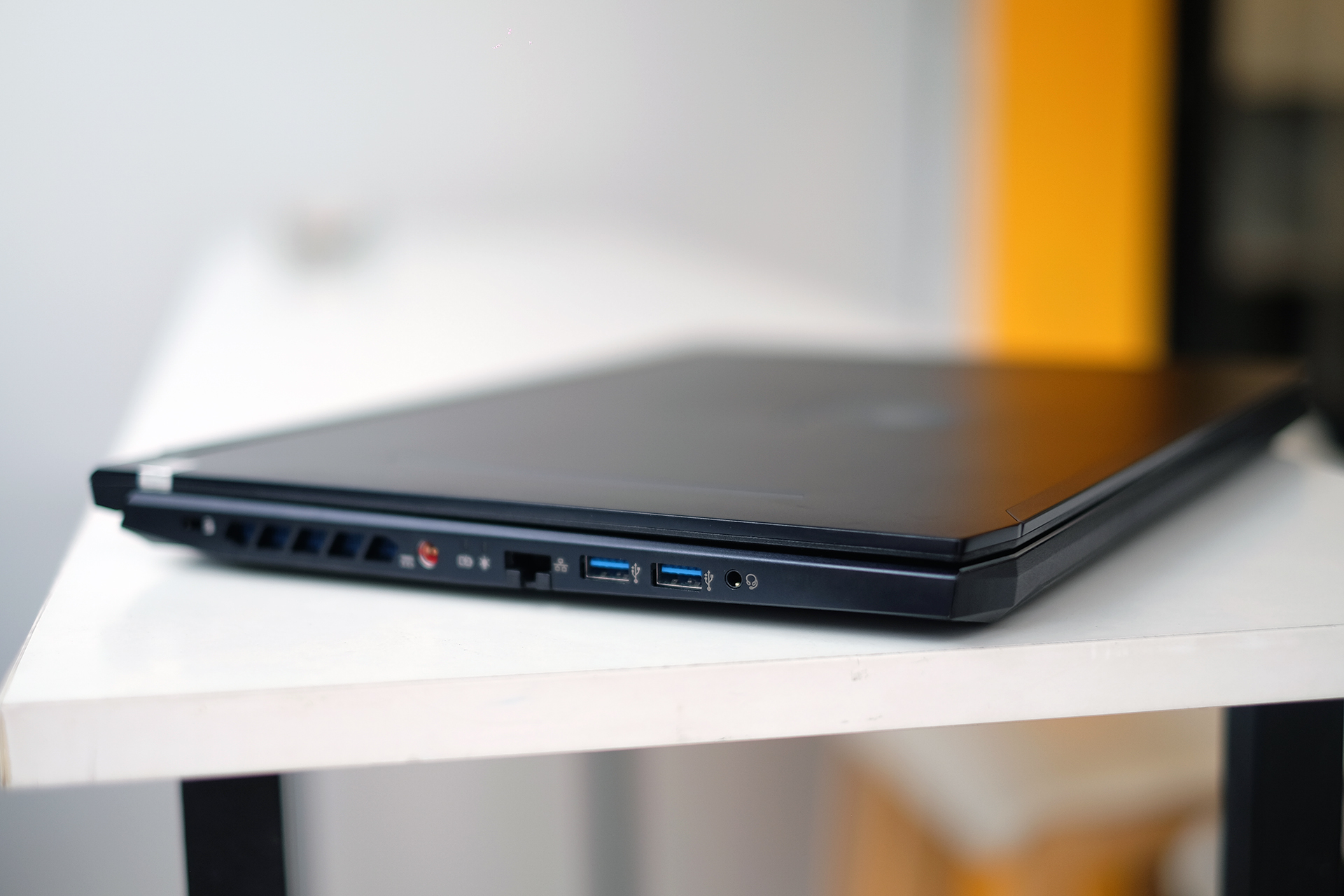 Biểu tượng và ký hiệu trên cổng USB quan trọng hơn những gì bạn nghĩ - Ảnh 1.