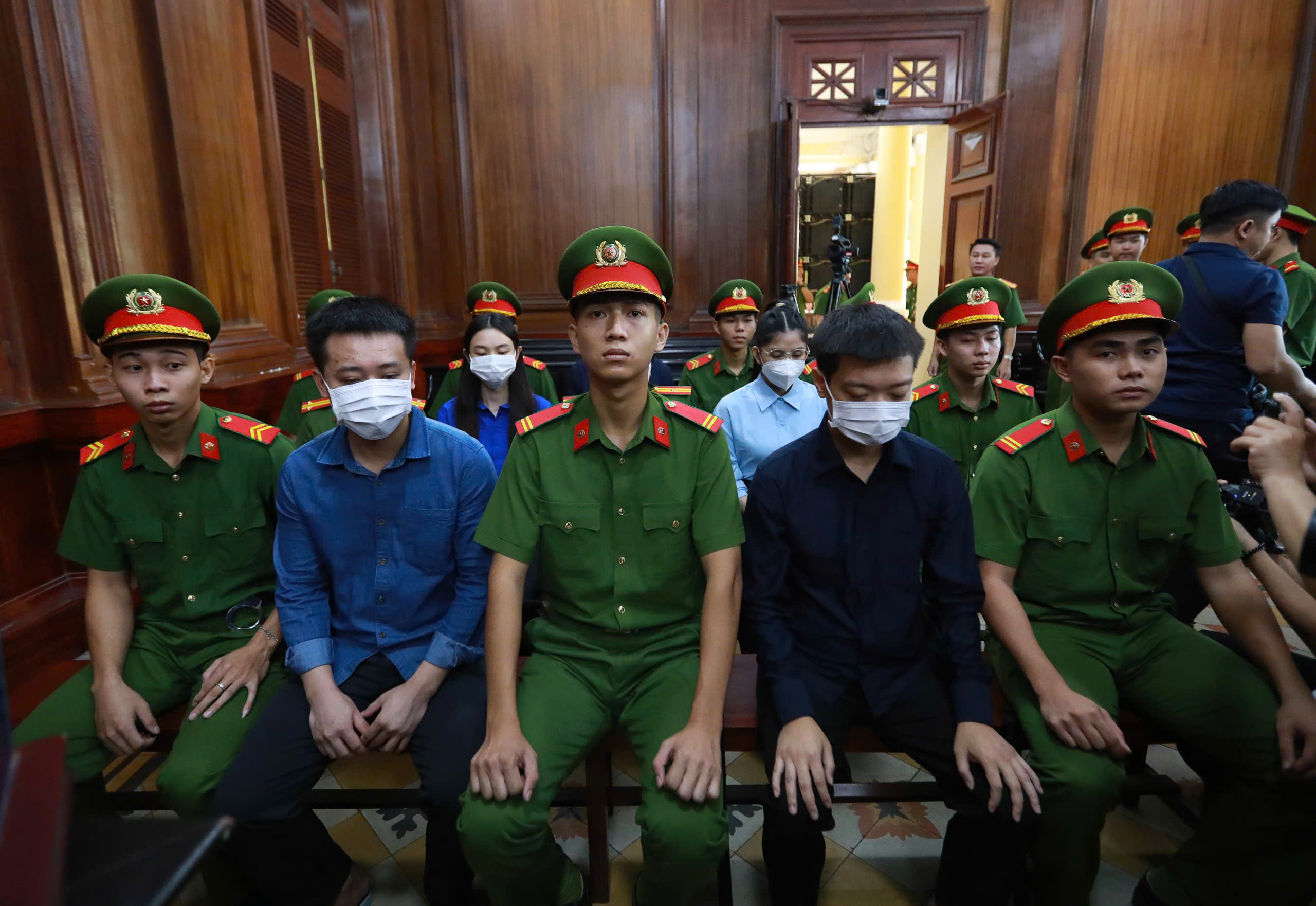 Lời khai đầu ti&ecirc;n của Hoa hậu Th&ugrave;y Ti&ecirc;n tại t&ograve;a  - Ảnh 1.