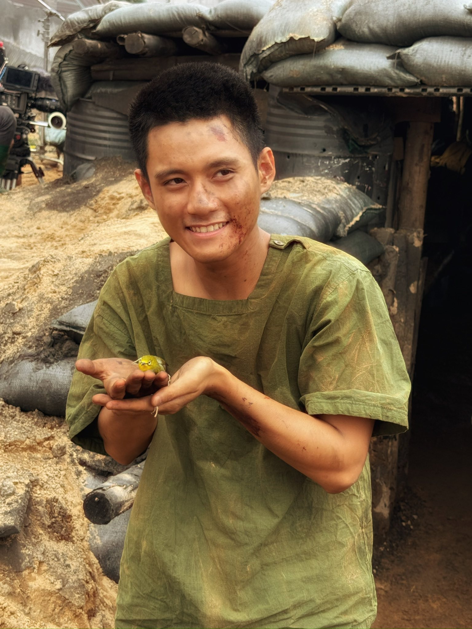 Diễn viên Đình Khang 'Mưa đỏ' cầu cứu vì cha mẹ mắc kẹt trong vùng lũ- Ảnh 2. Diễn viên Đình Khang 'Mưa đỏ' cầu cứu vì cha mẹ mắc kẹt trong vùng lũ- Ảnh 2.