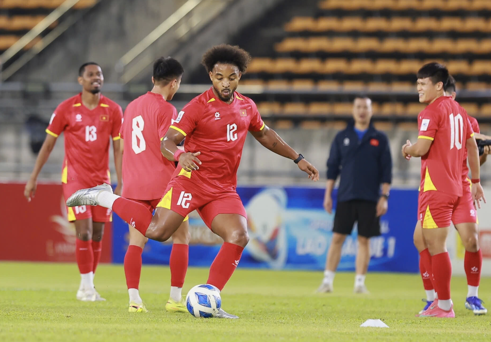 Cực bất ngờ nhân sự đấu Lào: Xuân Son dự bị, Quang Hải đá chính cùng Văn Lâm và Văn Đô- Ảnh 2. Cực bất ngờ nhân sự đấu Lào: Xuân Son dự bị, Quang Hải đá chính cùng Văn Lâm và Văn Đô- Ảnh 2.