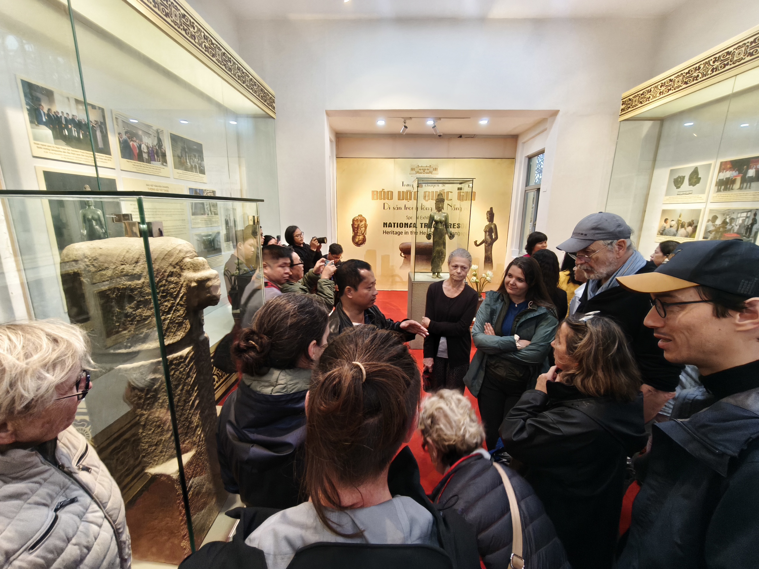 លើកទី១ ការដាក់តាំងរូបសំណាកព្រះពោធិសត្វតារ៉ា - រូបថត ១១. Lần đầu trưng bày bảo vật quốc gia tượng Bồ tát Tara hoàn chỉnh - Ảnh 11.