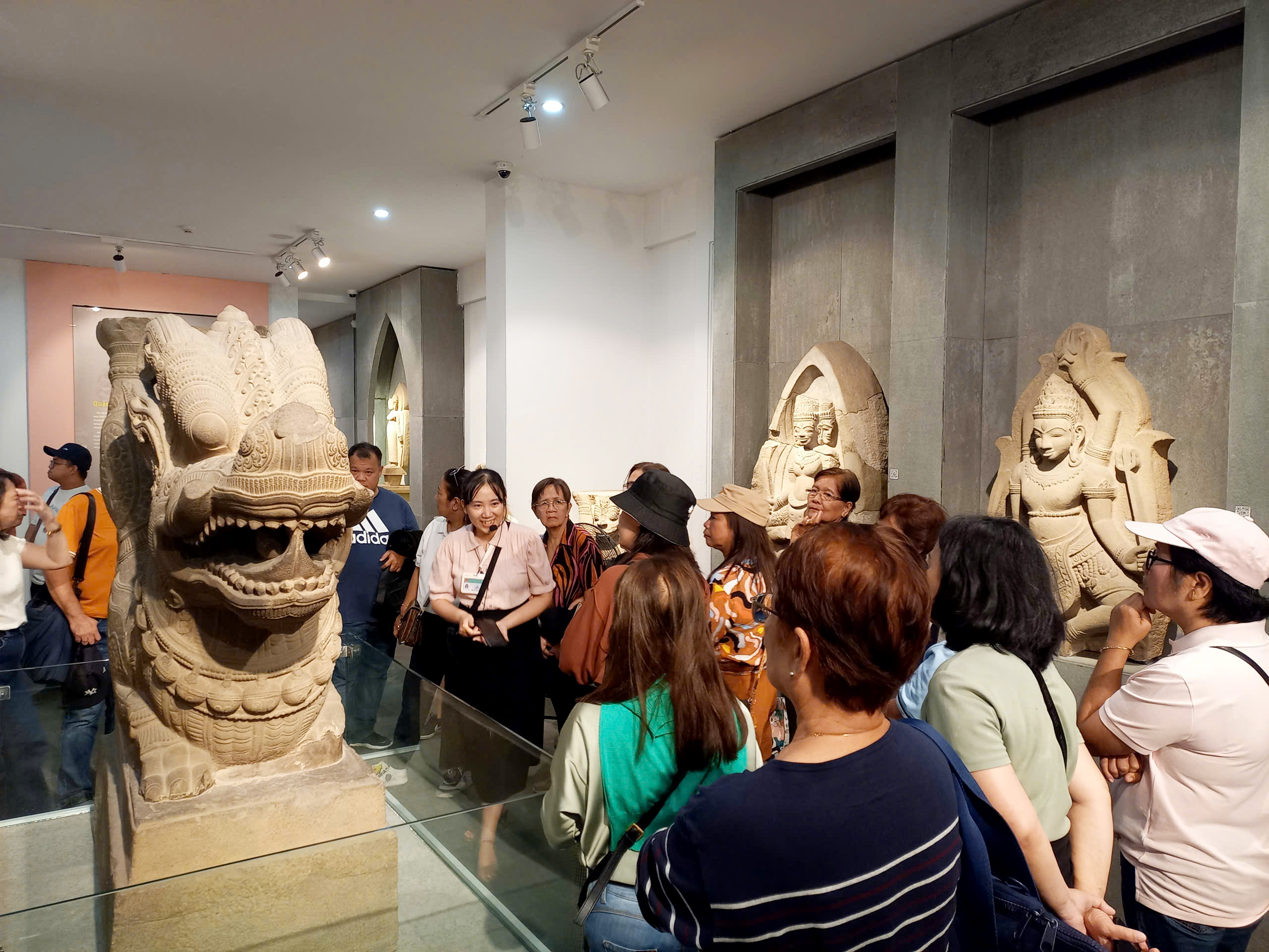 ការបង្ហាញរូបសំណាកព្រះពោធិសត្វតារ៉ាជាលើកទី១ - រូបថត ១៥. Lần đầu trưng bày bảo vật quốc gia tượng Bồ tát Tara hoàn chỉnh - Ảnh 15.