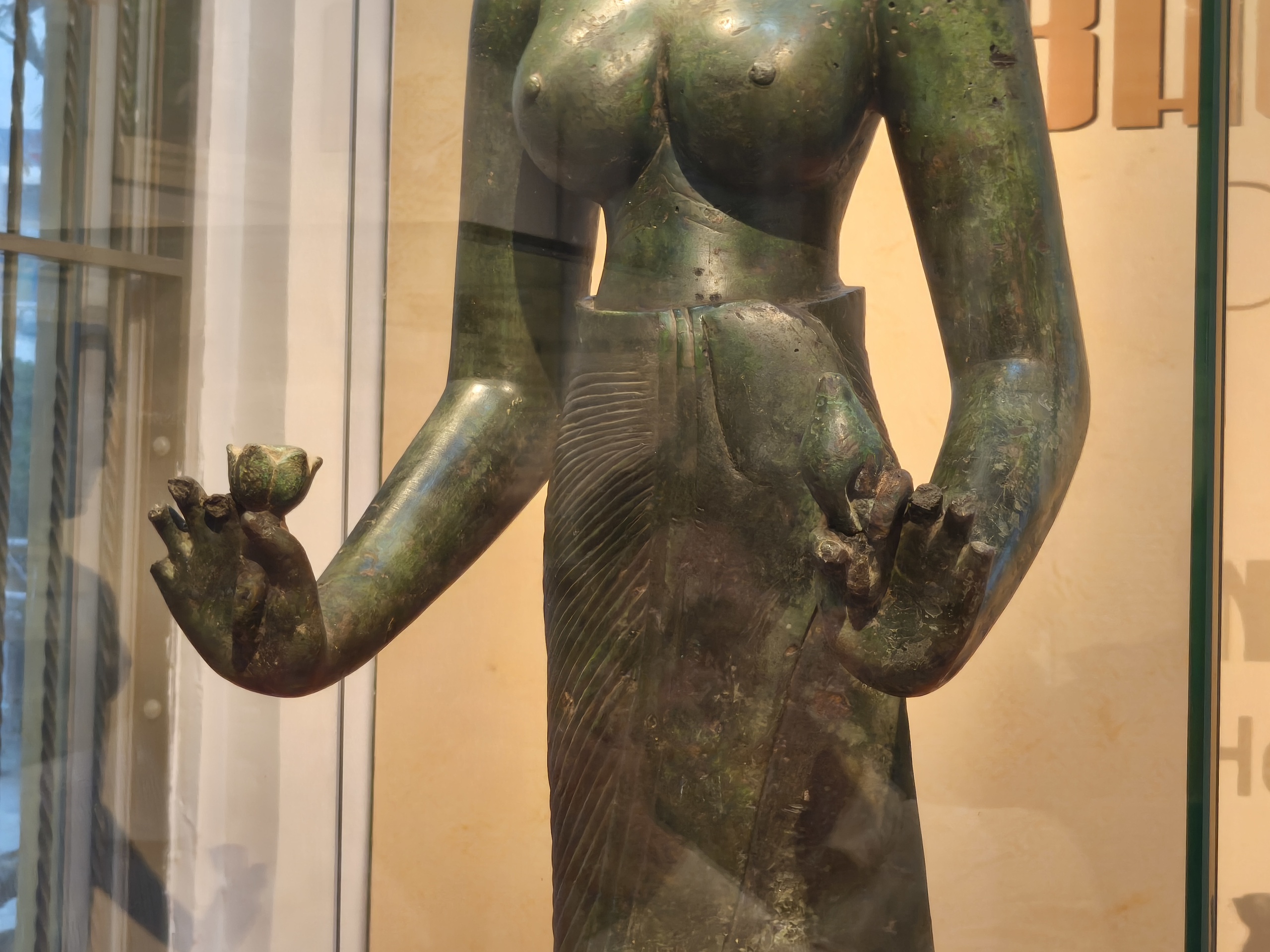 ការដាក់តាំងរូបសំណាកព្រះពោធិសត្វតារ៉ាជាលើកដំបូង - រូបថត ៥. Lần đầu trưng bày bảo vật quốc gia tượng Bồ tát Tara hoàn chỉnh - Ảnh 5.