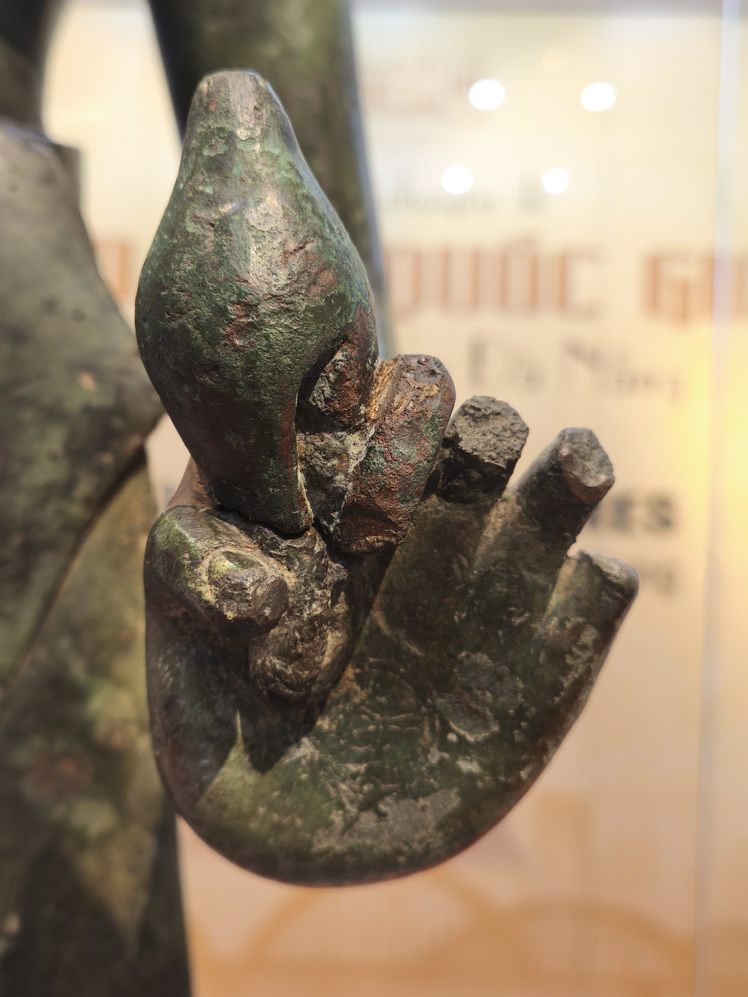 Lần đầu trưng bày bảo vật quốc gia tượng Bồ tát Tara hoàn chỉnh - Ảnh 4.