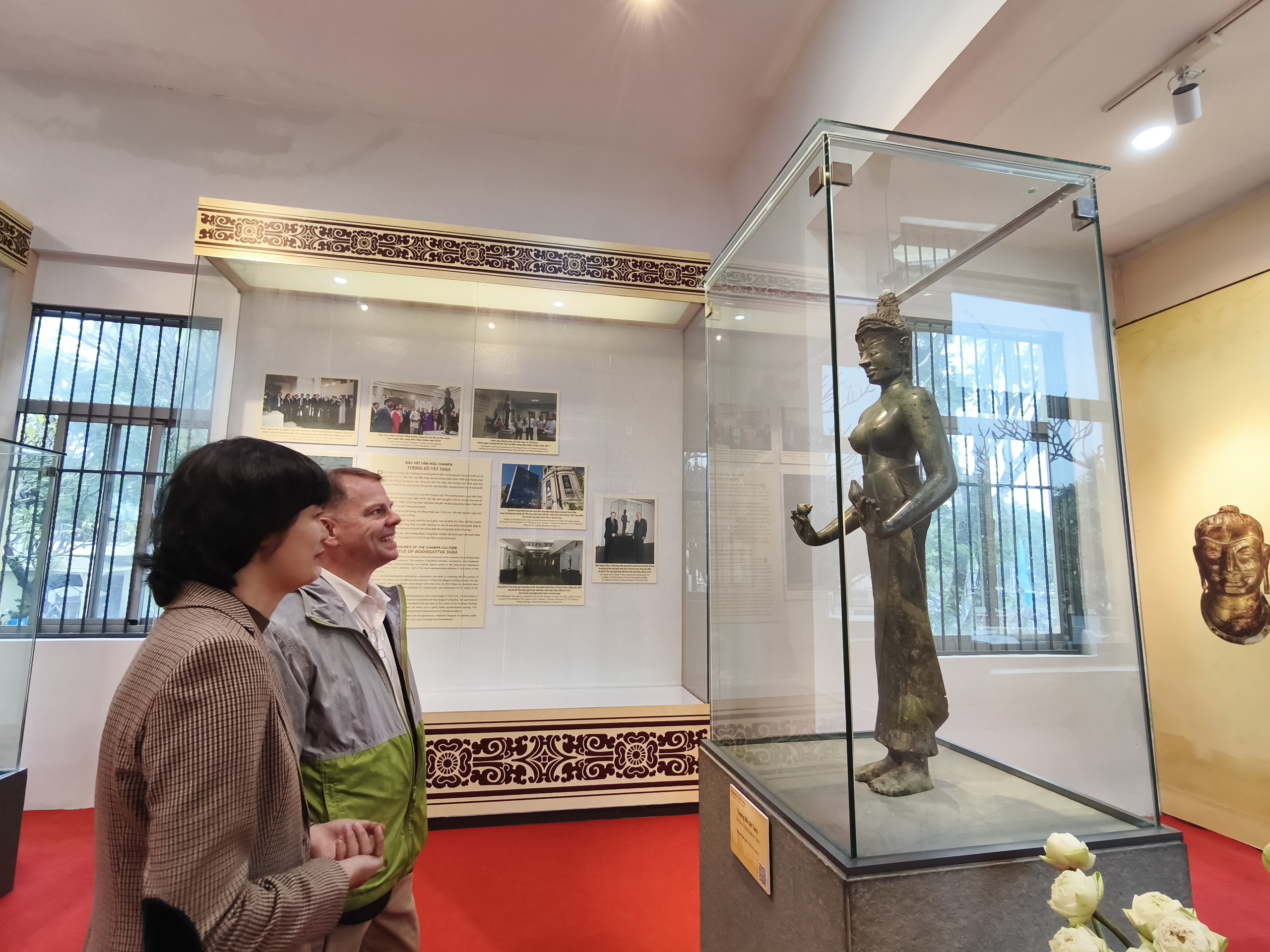 ការបង្ហាញរូបសំណាកព្រះពោធិសត្វតារ៉ាជាលើកដំបូង - រូបថត ១០. Lần đầu trưng bày bảo vật quốc gia tượng Bồ tát Tara hoàn chỉnh - Ảnh 10.