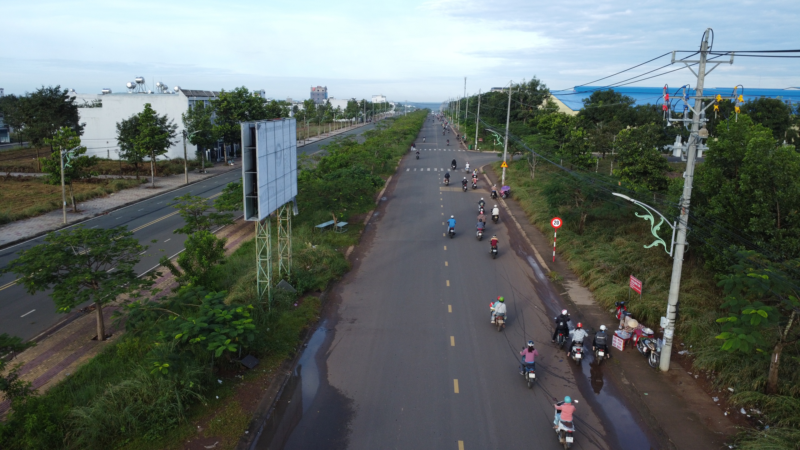 Biển báo 20 km/giờ ở Đồng Nai, tài xế than 'không chạy được'- Ảnh 4.