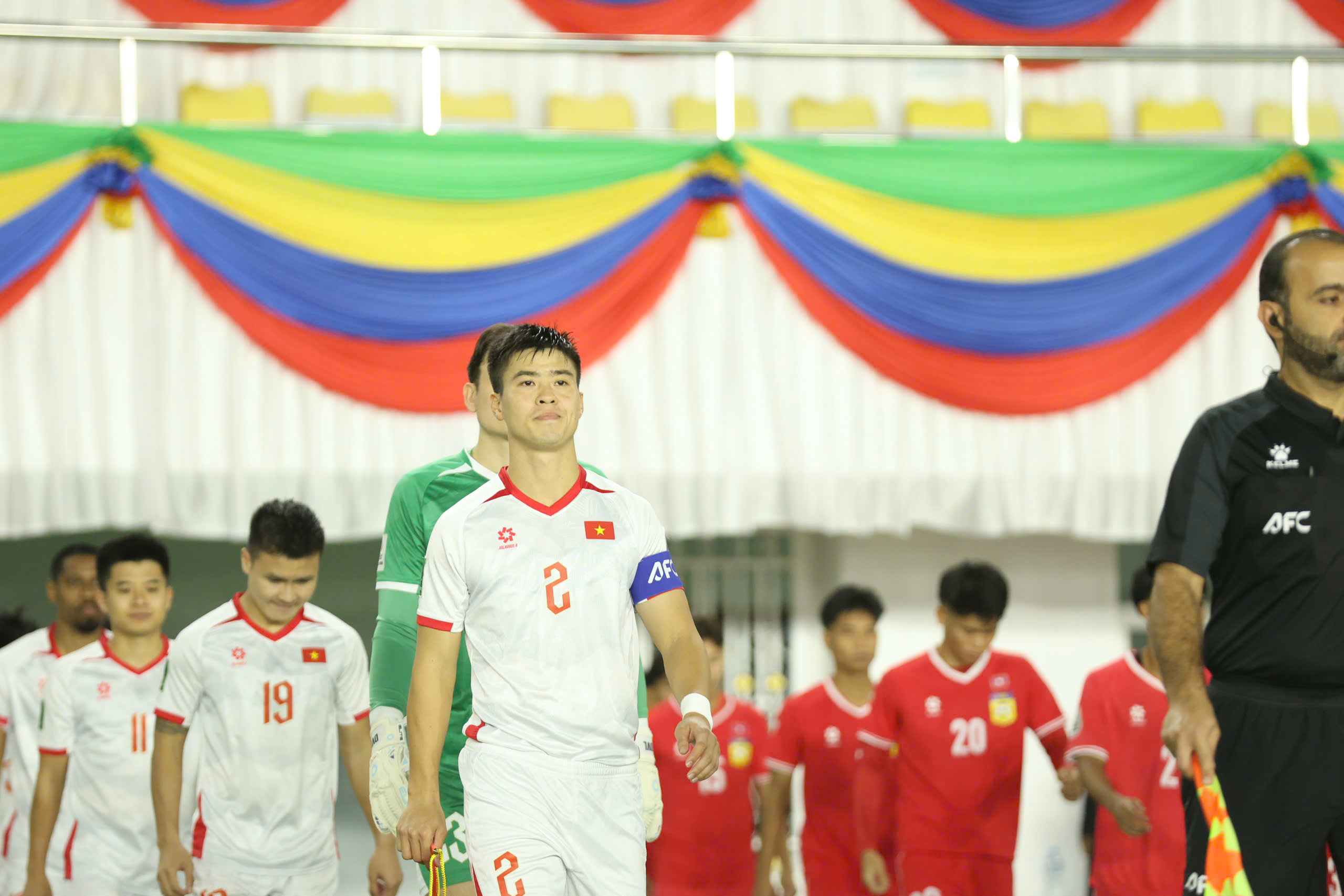 Najważniejsze momenty meczu reprezentacji Wietnamu z Laosem 2-0: Pan Kim otwiera atak, czekając na kontynuację z Malezją - zdjęcie 3. Điểm nhấn đội tuyển Việt Nam 2-0 Lào: Ông Kim mở khóa hàng công, chờ tiếp Malaysia- Ảnh 3.