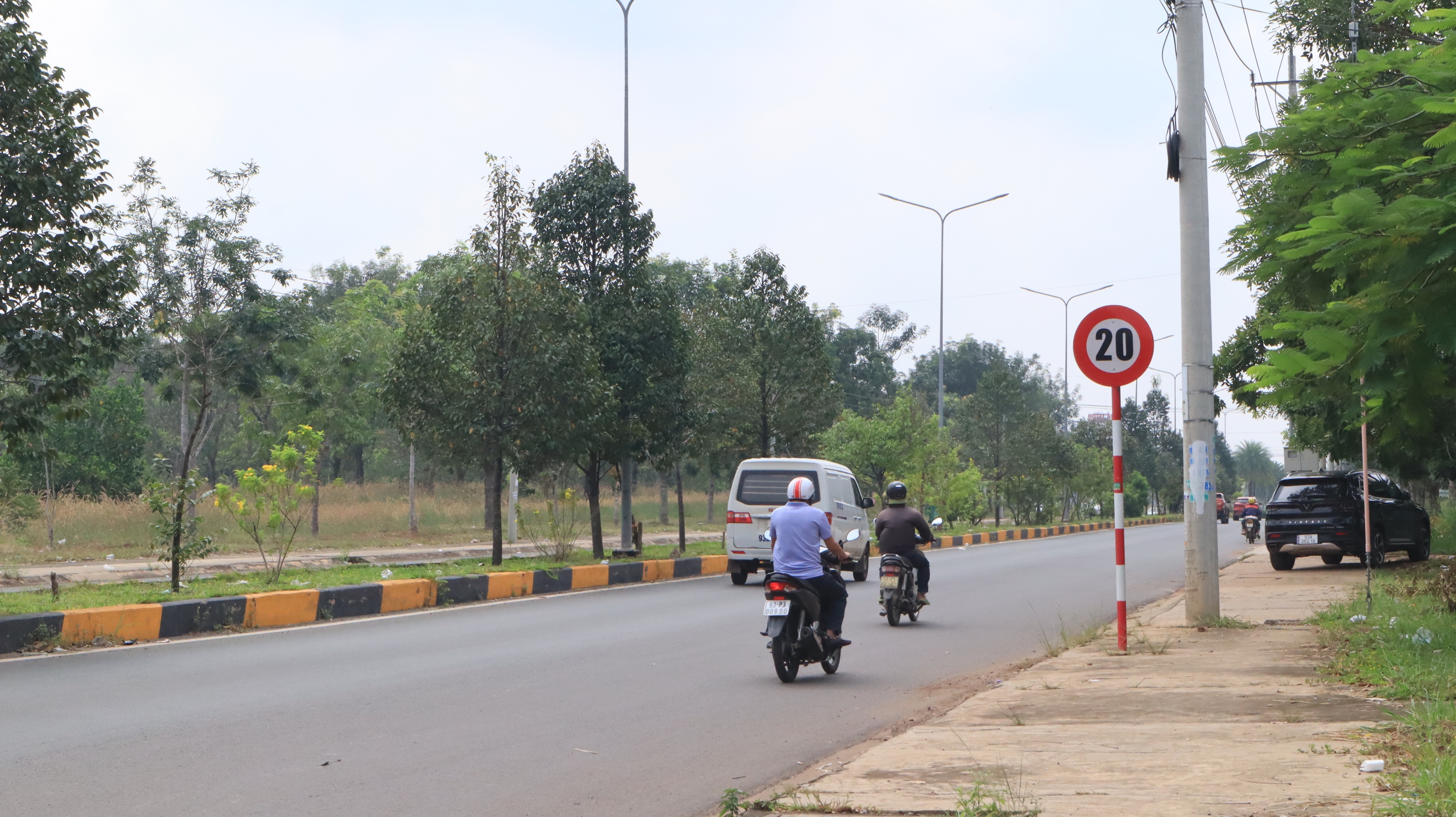 Biển báo 20 km/giờ ở Đồng Nai, tài xế than 'không chạy được'- Ảnh 10.