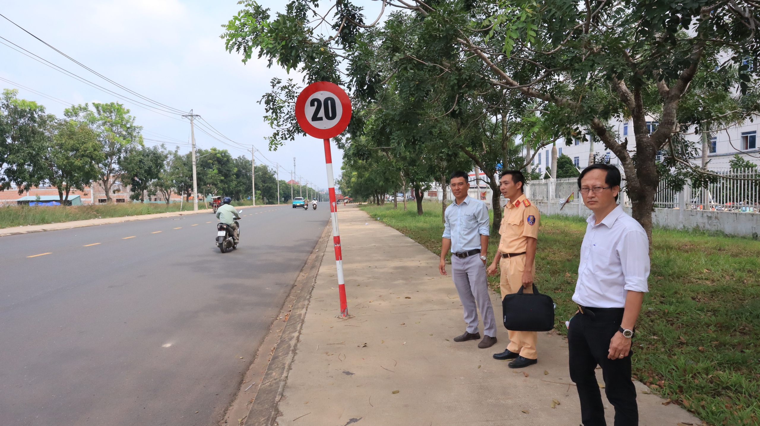 Biển báo 20 km/giờ ở Đồng Nai, tài xế than 'không chạy được'- Ảnh 11.