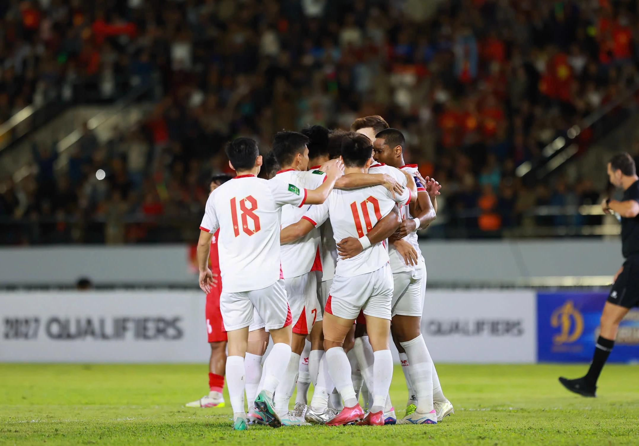 Đội tuyển Việt Nam sẽ chơi áp đặt Malaysia trận quyết đấu: Xuân Son gọi, Hoàng Hên trả lời…- Ảnh 5. Đội tuyển Việt Nam sẽ chơi áp đặt Malaysia trận quyết đấu: Xuân Son gọi, Hoàng Hên trả lời…- Ảnh 5.