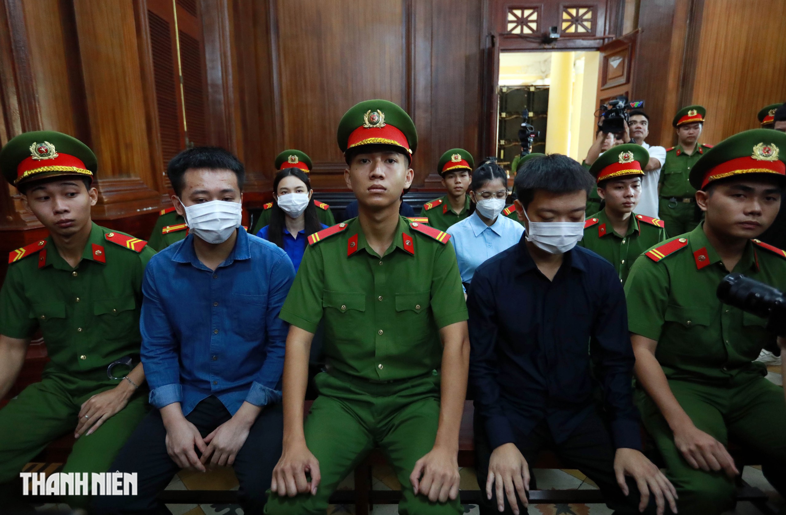 Hoa hậu thùy Tiên và Quang Linh Vlogs bị xét xử sơ thẩm về tội lừa dối khách hàng - Ảnh 2.