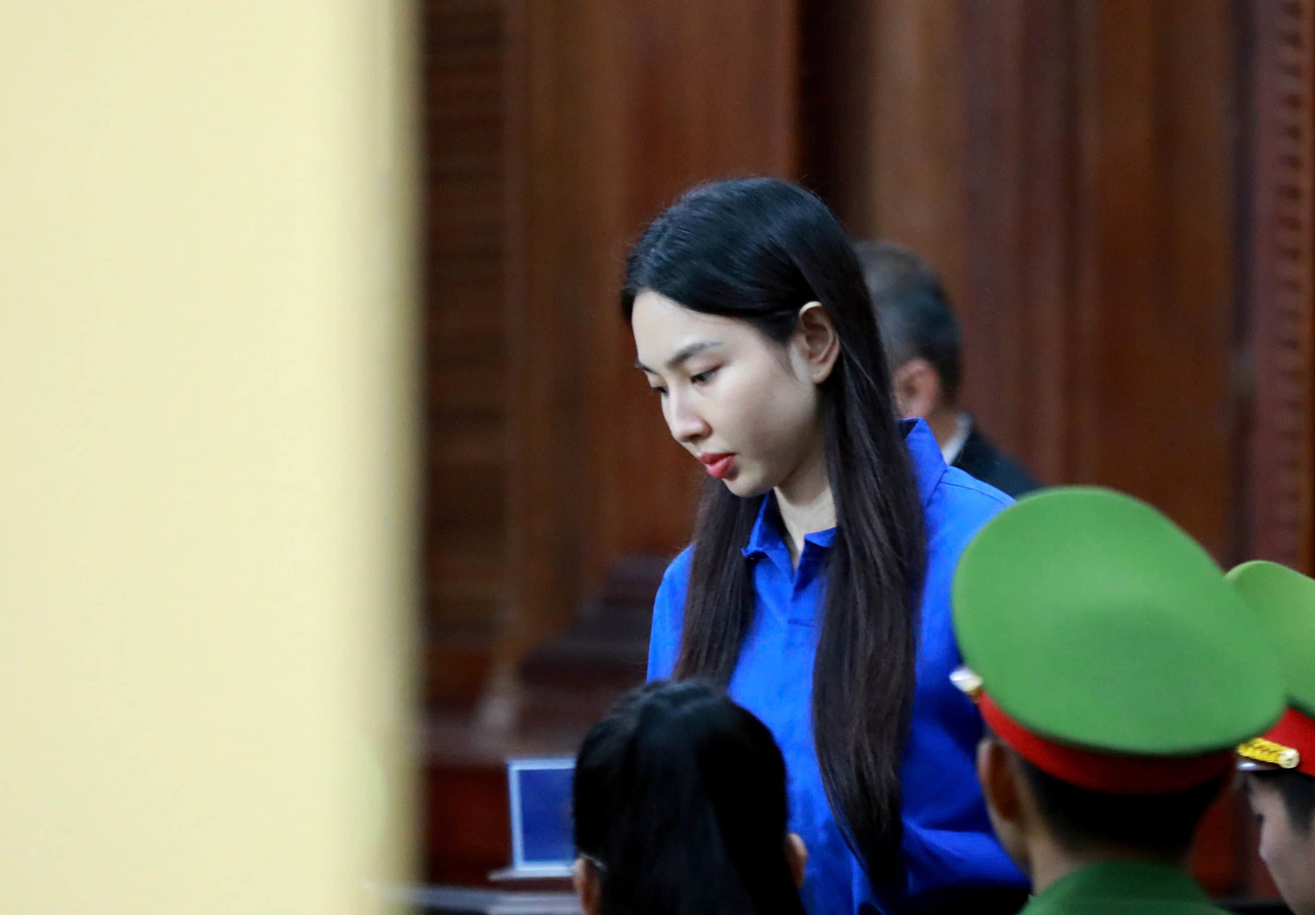 Hoa hậu Thùy Tiên bị phạt   năm tù vì đã lừa dối khách hàng - Ảnh 1.