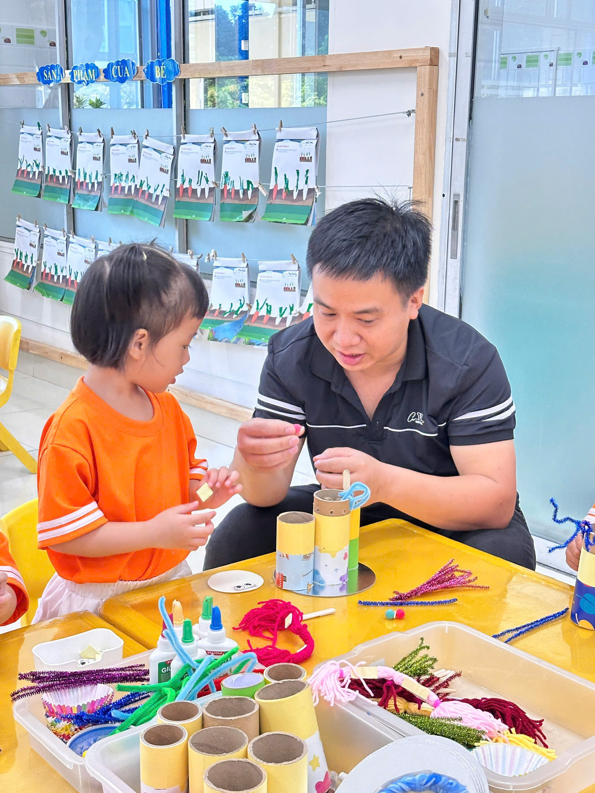 Ông bà vào trường cháu, thử vất vả nghề giáo viên mầm non - Ảnh 3.