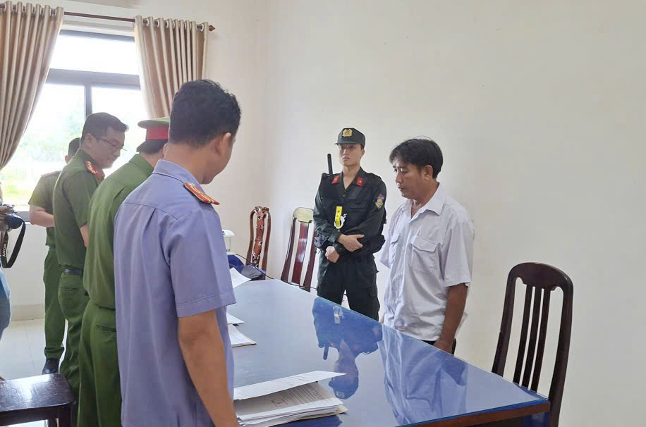 Vụ bán thịt nhiễm dịch tả heo châu Phi ở chợ: Bắt 3 cán bộ thú y - Ảnh 2.