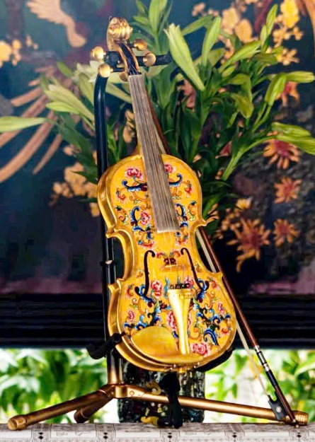 បច្ចេកវិជ្ជាពិសេស៖ បំរែបំរួលនៃស្រោមពណ៌ Hue - រូបថត ២. Kỹ nghệ độc lạ: Khúc biến tấu của pháp lam Huế- Ảnh 2.