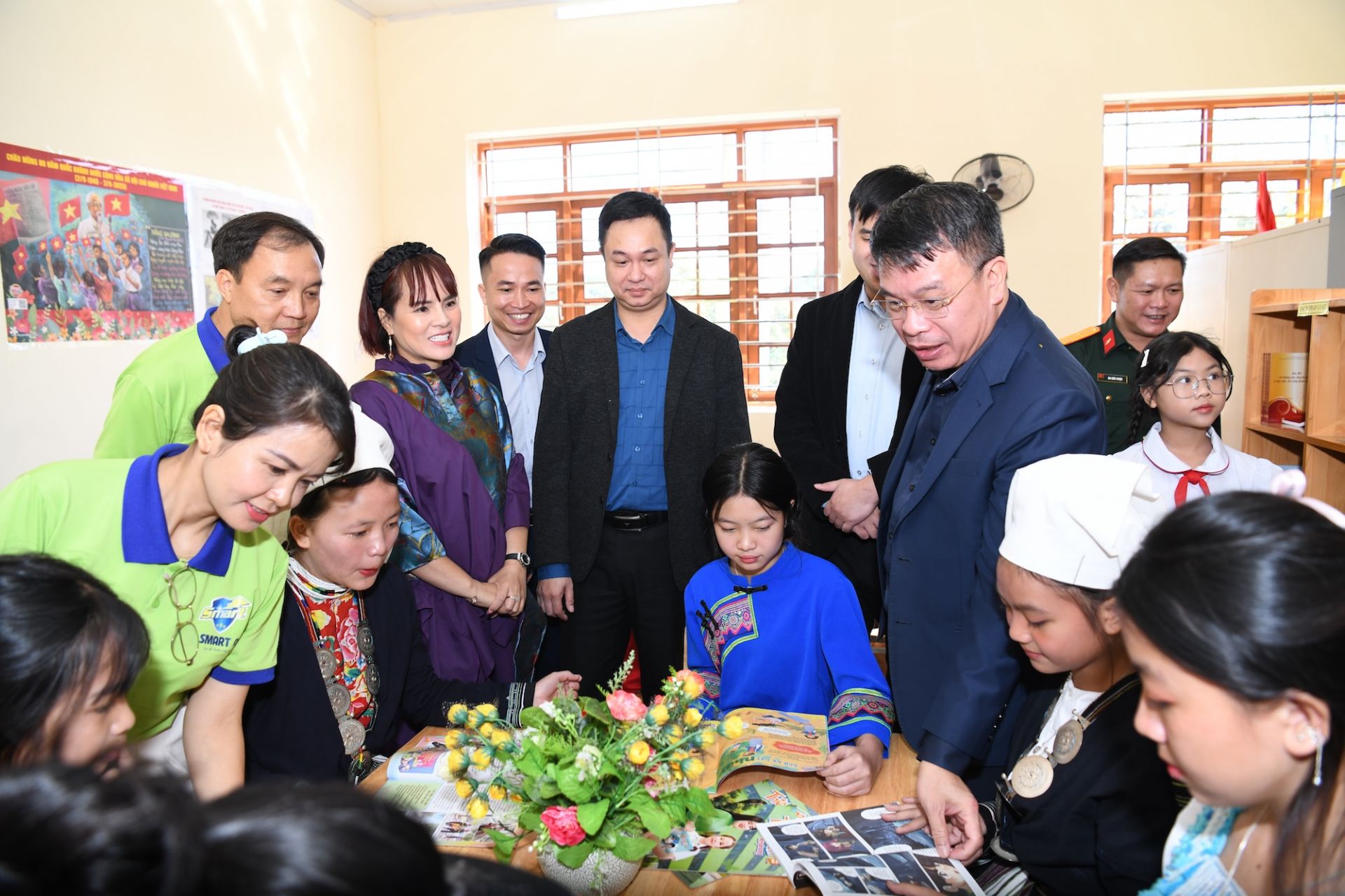 Món quà 800 triệu đồng tặng ngôi trường Thịnh Vượng - Ảnh 7.