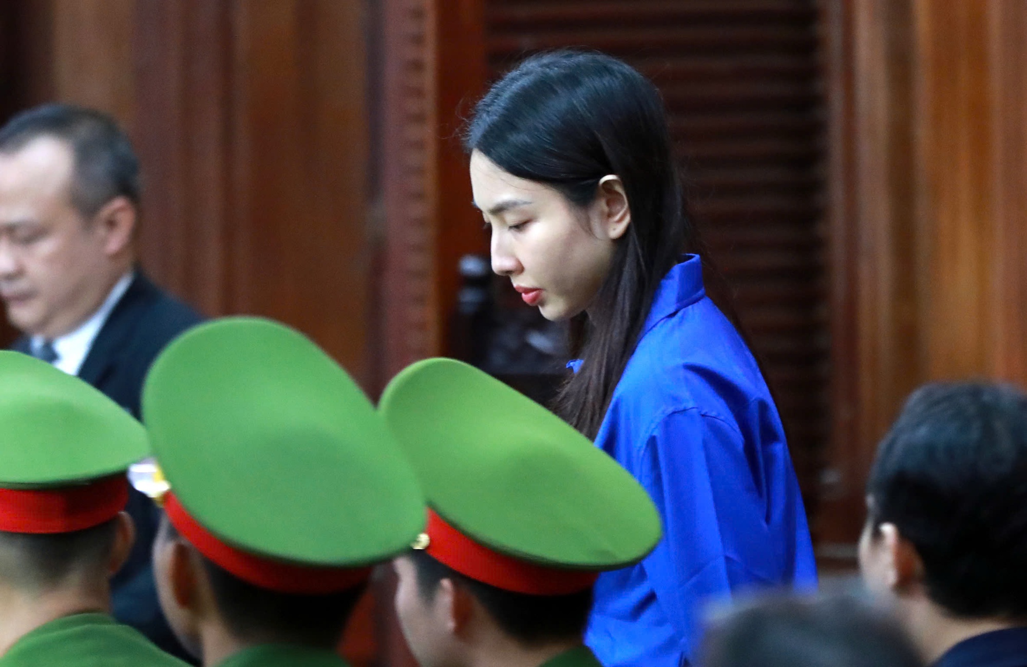 Thùy Tiên bị đề nghị phạt tù vì lừa dối khách hàng trong vụ kẹo Kera - Ảnh 1. Thùy Tiên bị đề nghị phạt tù vì lừa dối khách hàng trong vụ kẹo Kera - Ảnh 1.