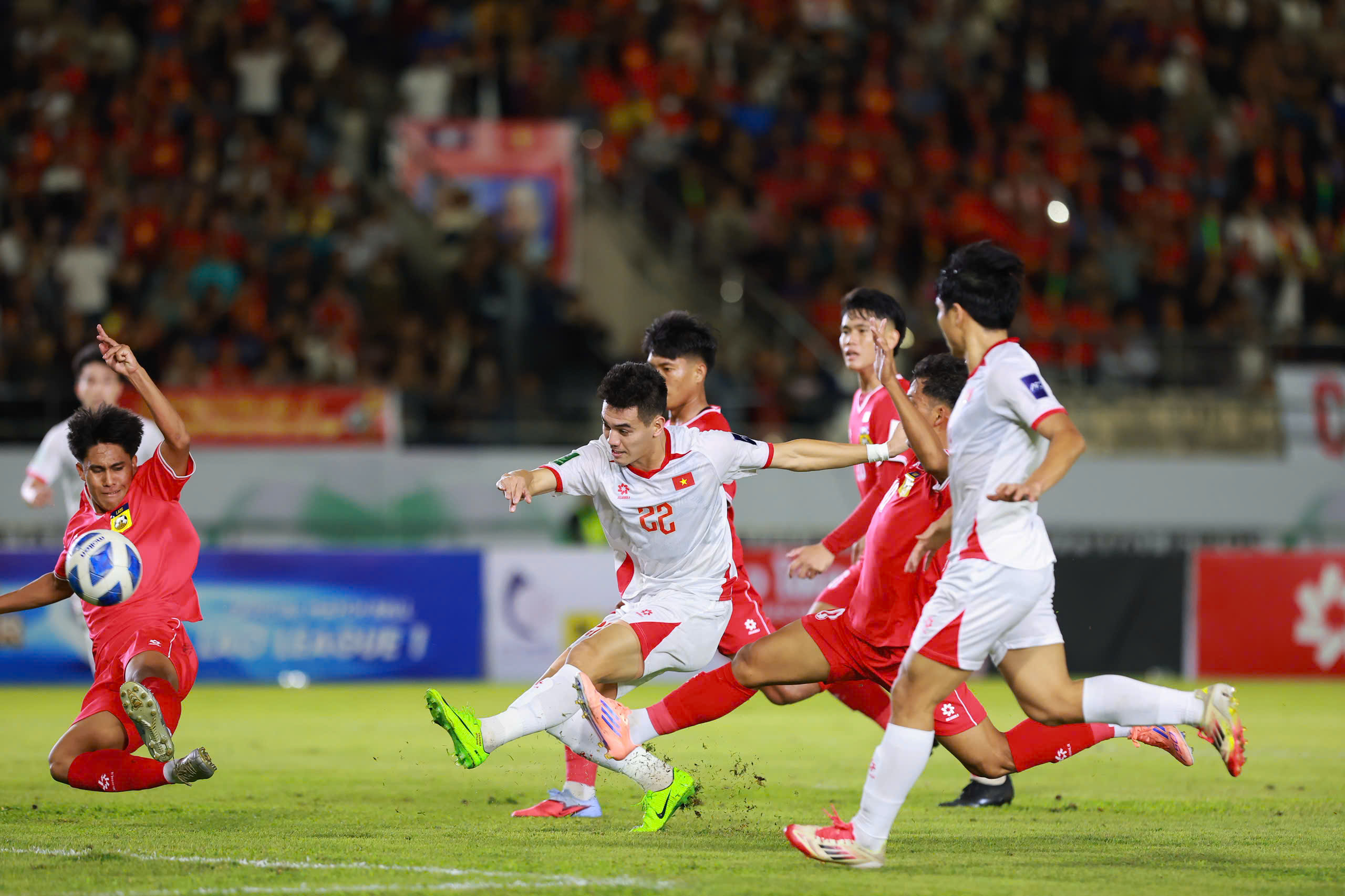 Xuân Son cực son, lập công từ chấm phạt đền: Nhưng Tuấn Hải mới là ‘thần tài’ của Việt Nam- Ảnh 2. Xuân Son cực son, lập công từ chấm phạt đền: Nhưng Tuấn Hải mới là ‘thần tài’ của Việt Nam- Ảnh 2.