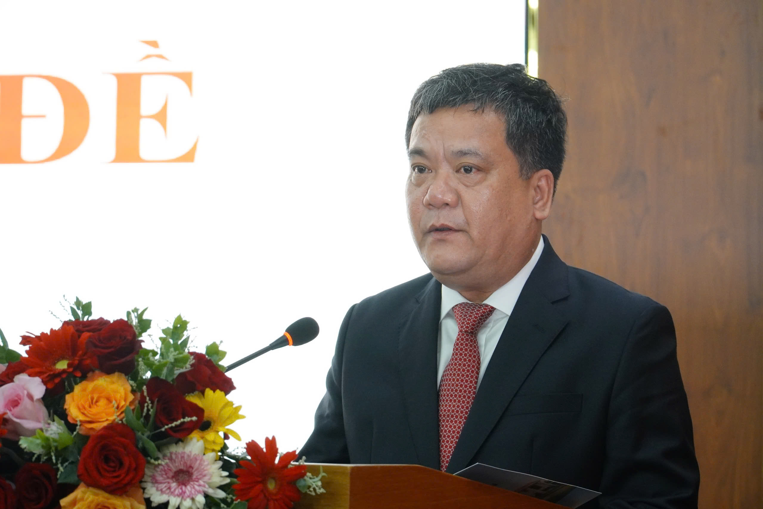 Ông Trần Phong giữ chức Chủ tịch UBND tỉnh Khánh Hòa - Ảnh 1.