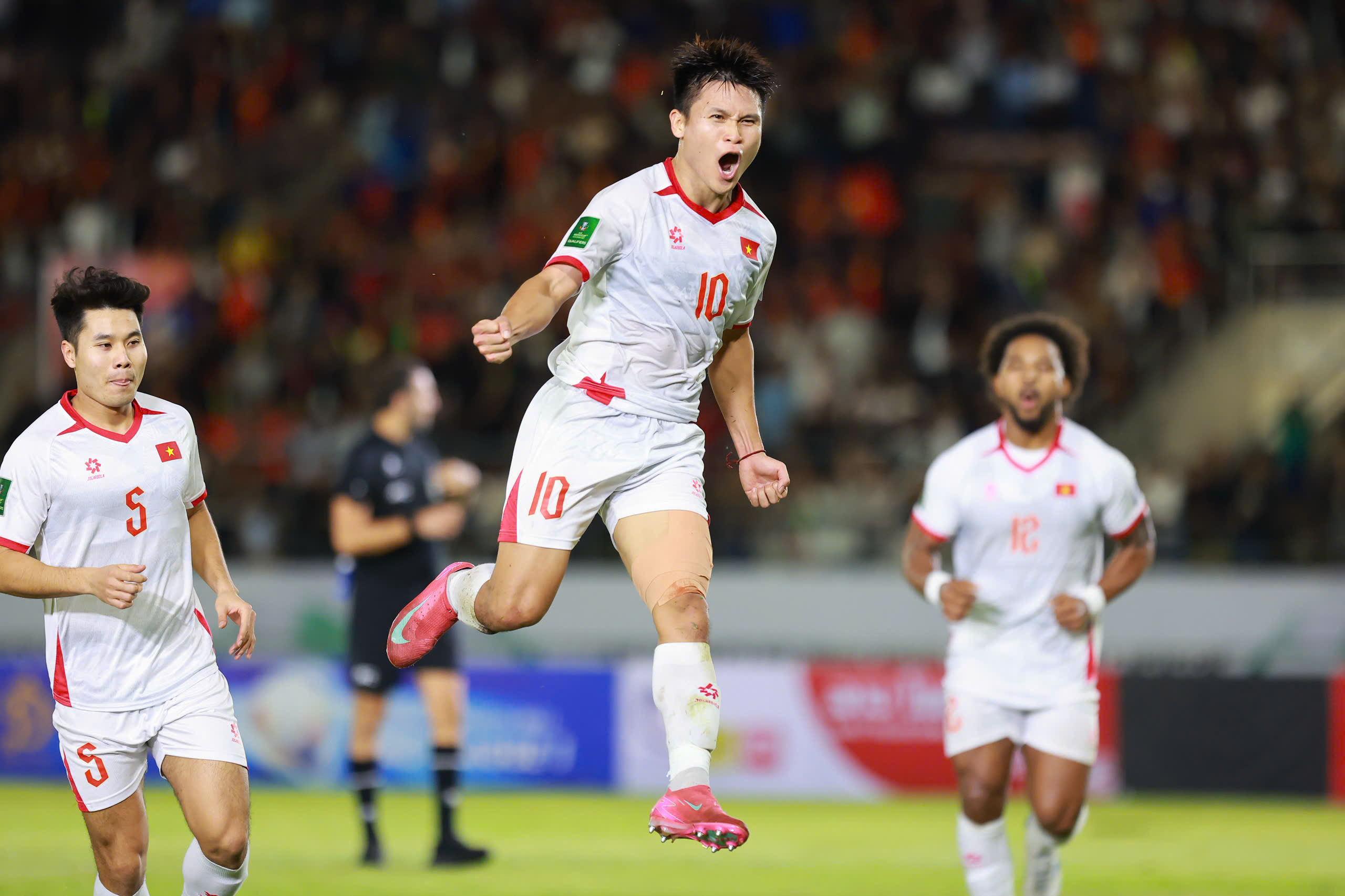 Bảng xếp hạng Asian Cup 2027 mới nhất: Việt Nam sắp soán ngôi đầu, tái đấu Malaysia khi nào?- Ảnh 1.