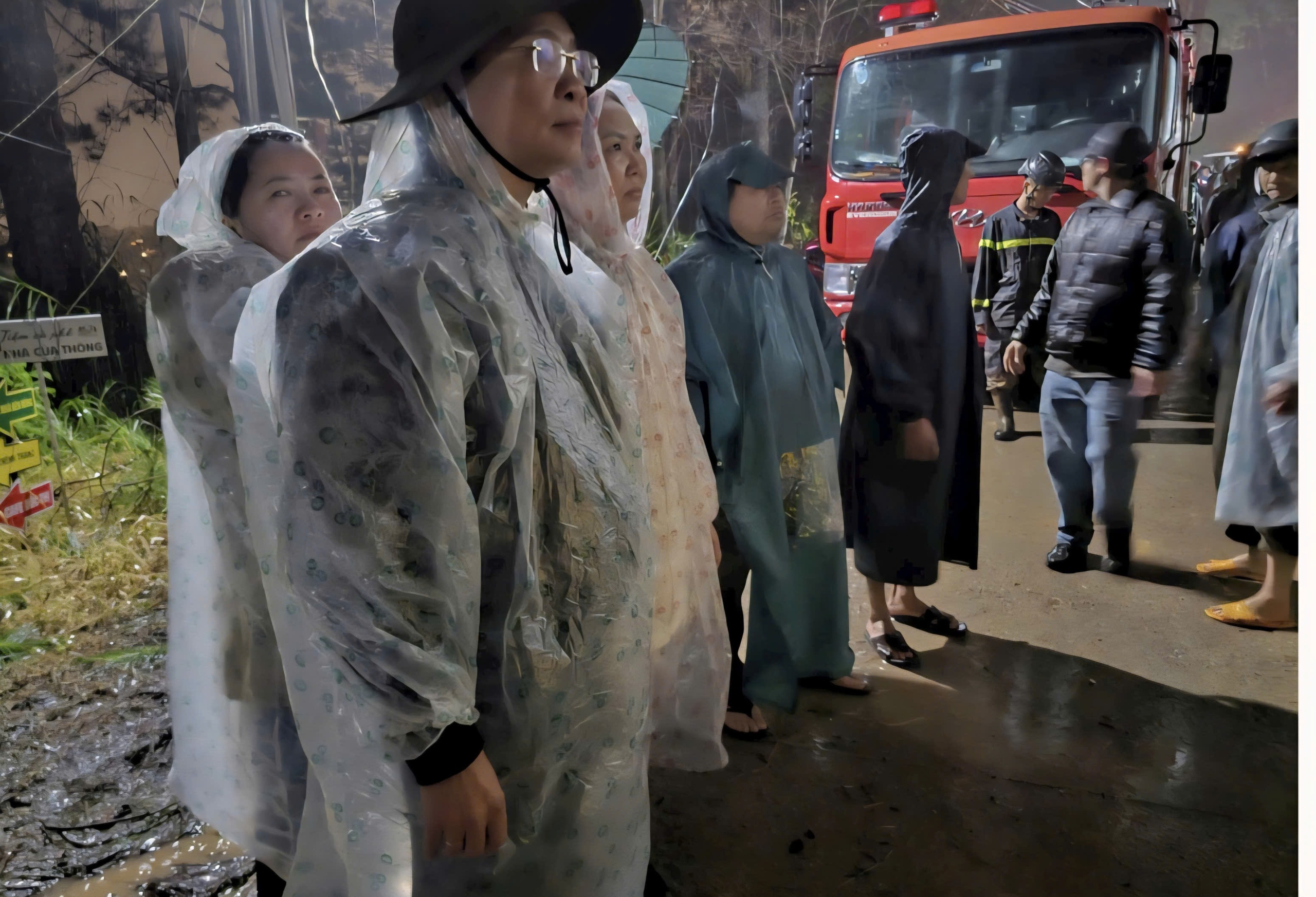 Giải cứu bé gái 8 tuổi trong vụ sạt lở tại Đà Lạt thành công vang dội - Ảnh 4.