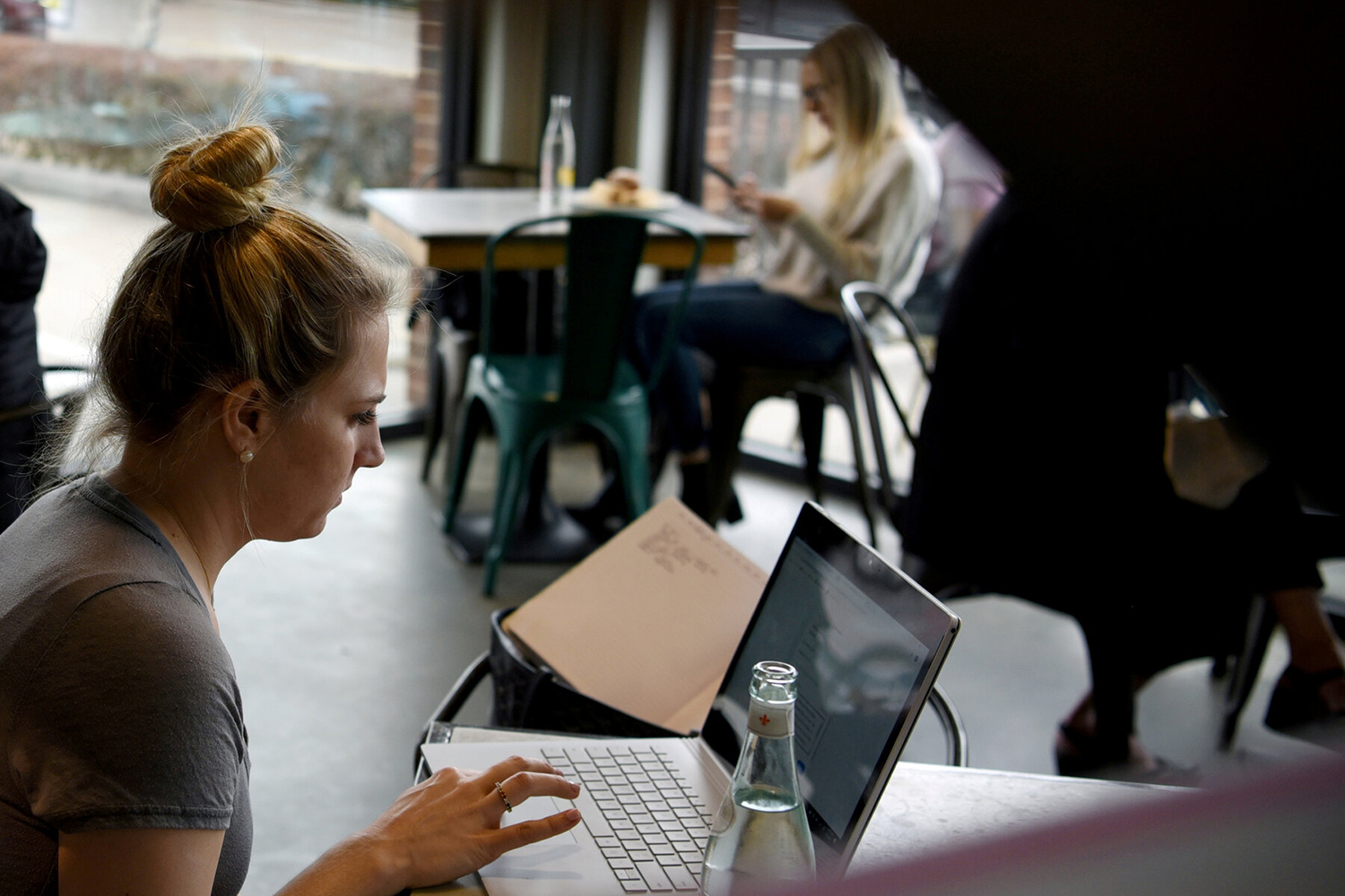 Mặt tối của Wi-Fi công cộng biến người dùng trở thành 'sản phẩm' - Ảnh 1.