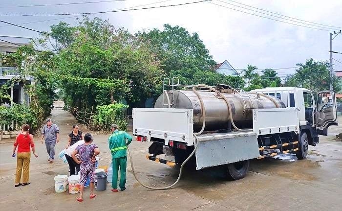 Sau lũ lịch sử, coi chừng dịch bệnh rình rập- Ảnh 4. Sau lũ lịch sử, coi chừng dịch bệnh rình rập- Ảnh 4.