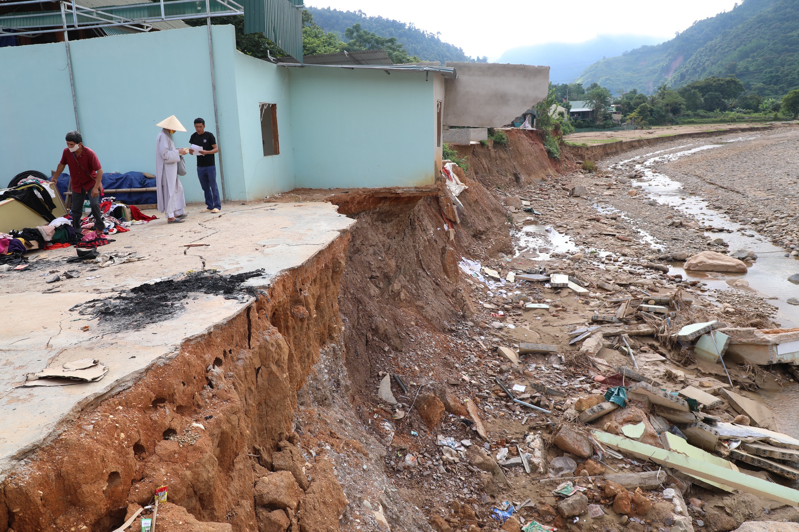 Trắng tay sau lũ lụt Nghệ An , người d&acirc;n khốn kh&oacute; giữa thi&ecirc;n tai - Ảnh 2.