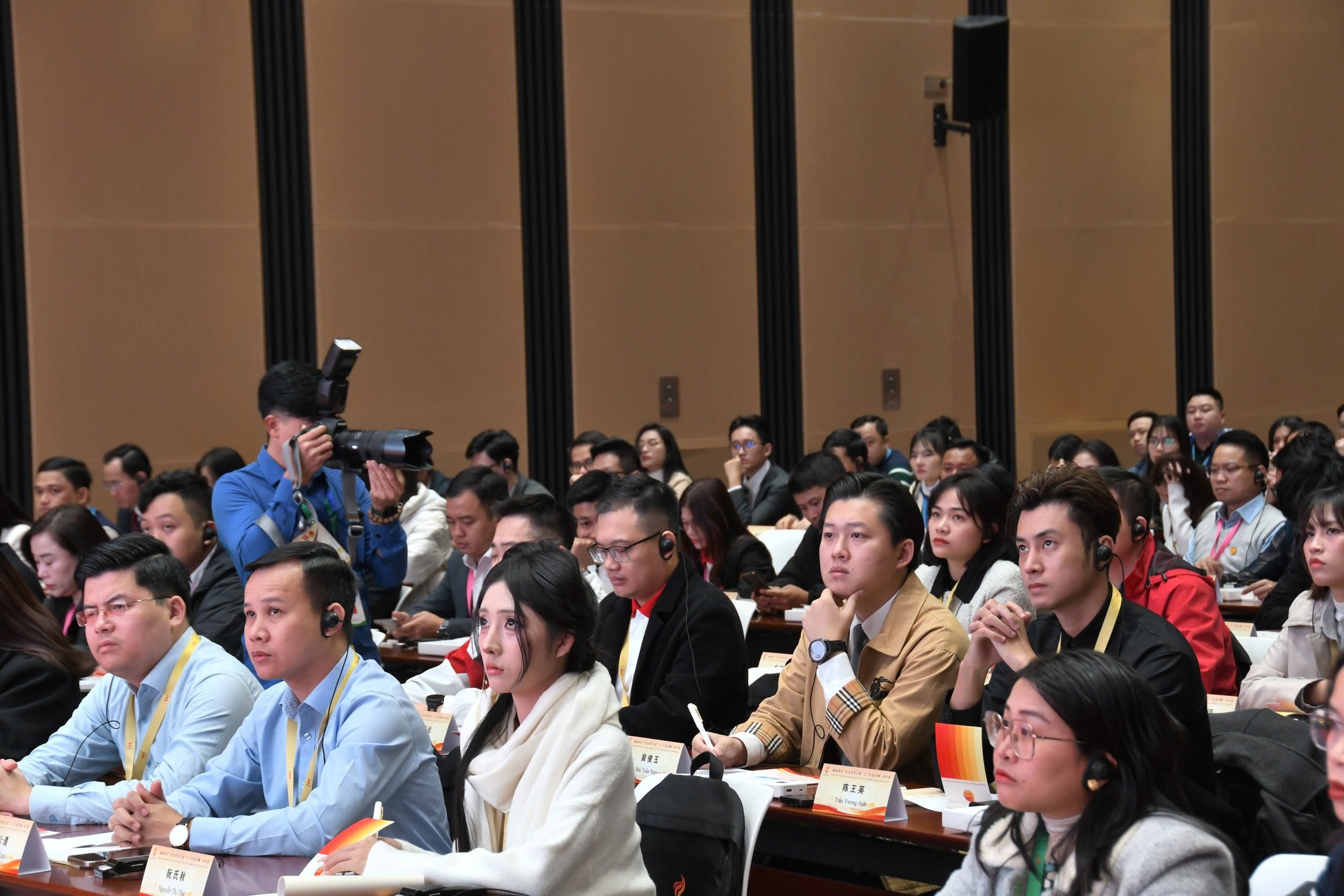 Thanh niên tự hào nghe kể về dấu ấn Chủ tịch Hồ Chí Minh- Ảnh 2. Thanh niên tự hào nghe kể về dấu ấn Chủ tịch Hồ Chí Minh- Ảnh 2.