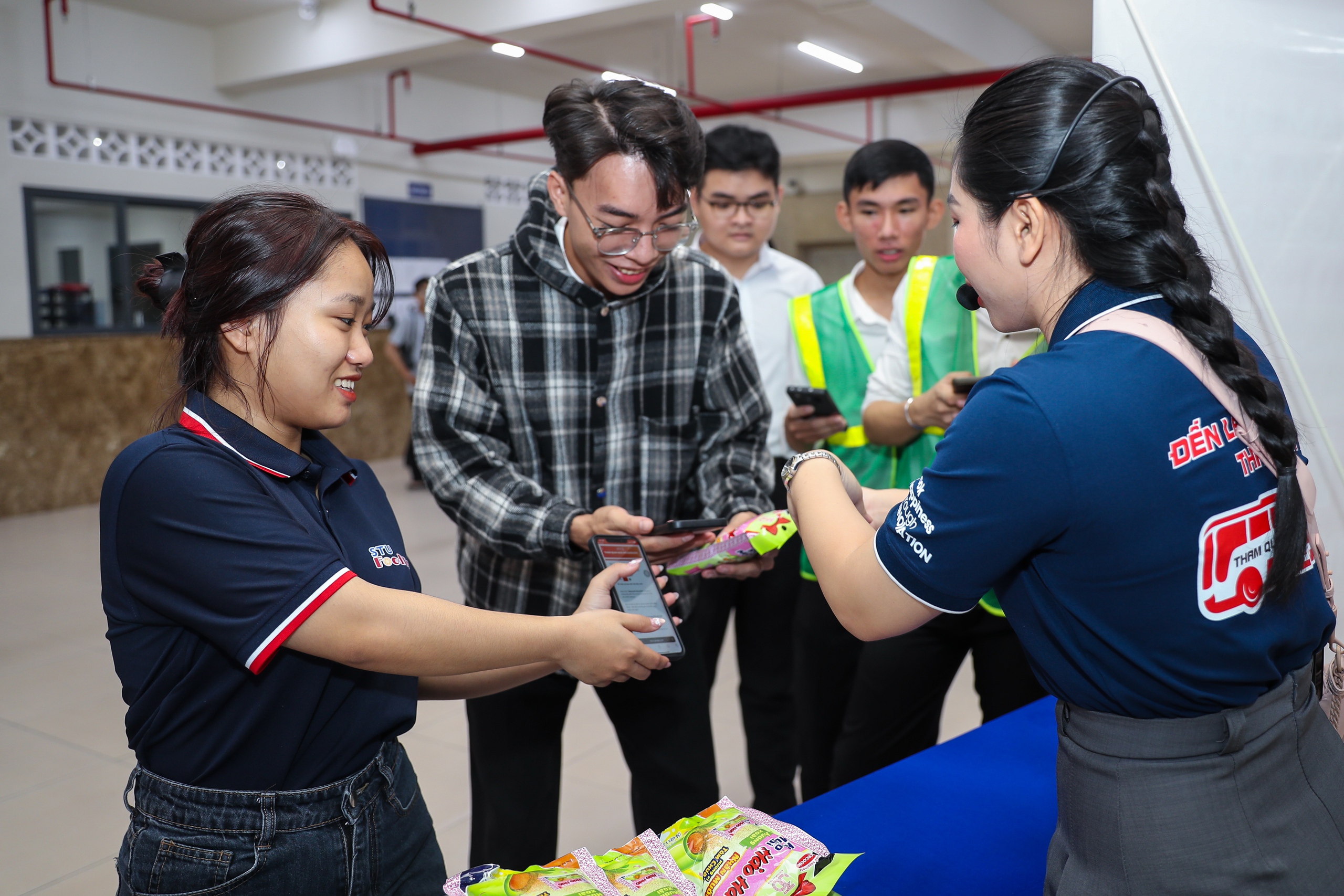 Sinh viên phân loại rác đổi quà: Sống xanh sống khỏe không khó - Ảnh 5.