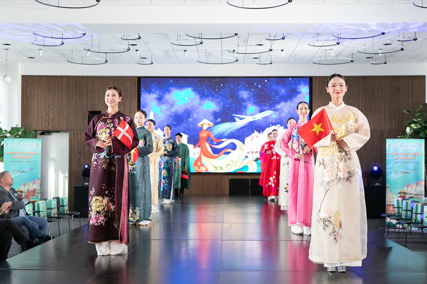 - Ảnh 1. - Ảnh 1.