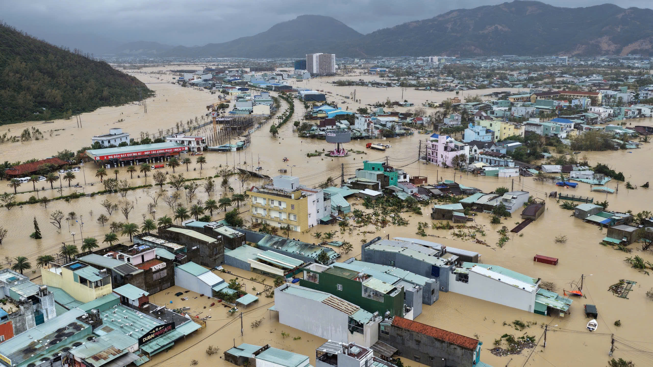 Gia Lai khắc phục hậu quả lũ dữ: Những mất mát và hy vọng từ người dân - Ảnh 1.