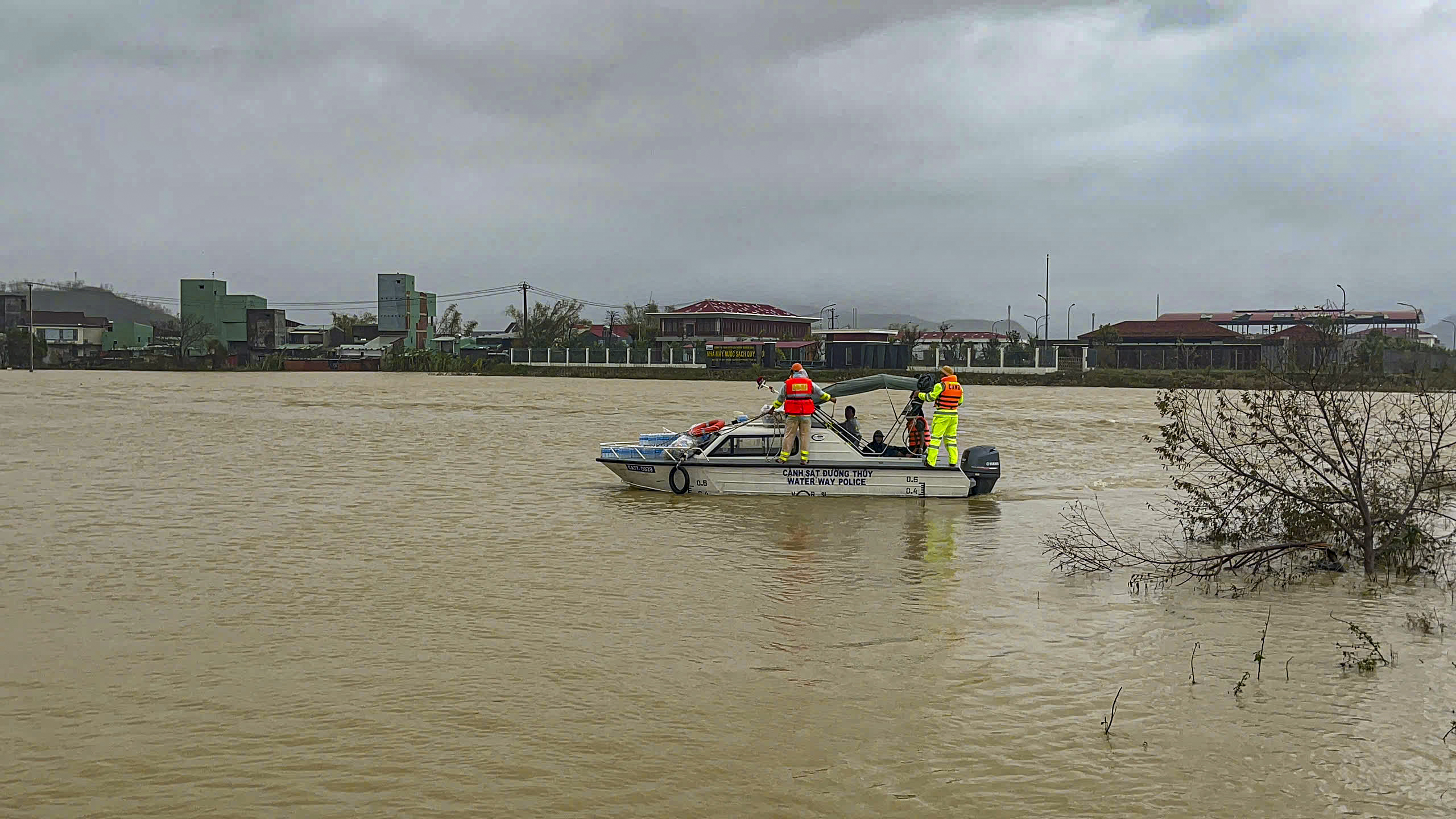 Gia Lai khắc phục hậu quả lũ dữ: Những mất mát và hy vọng từ người dân - Ảnh 12.