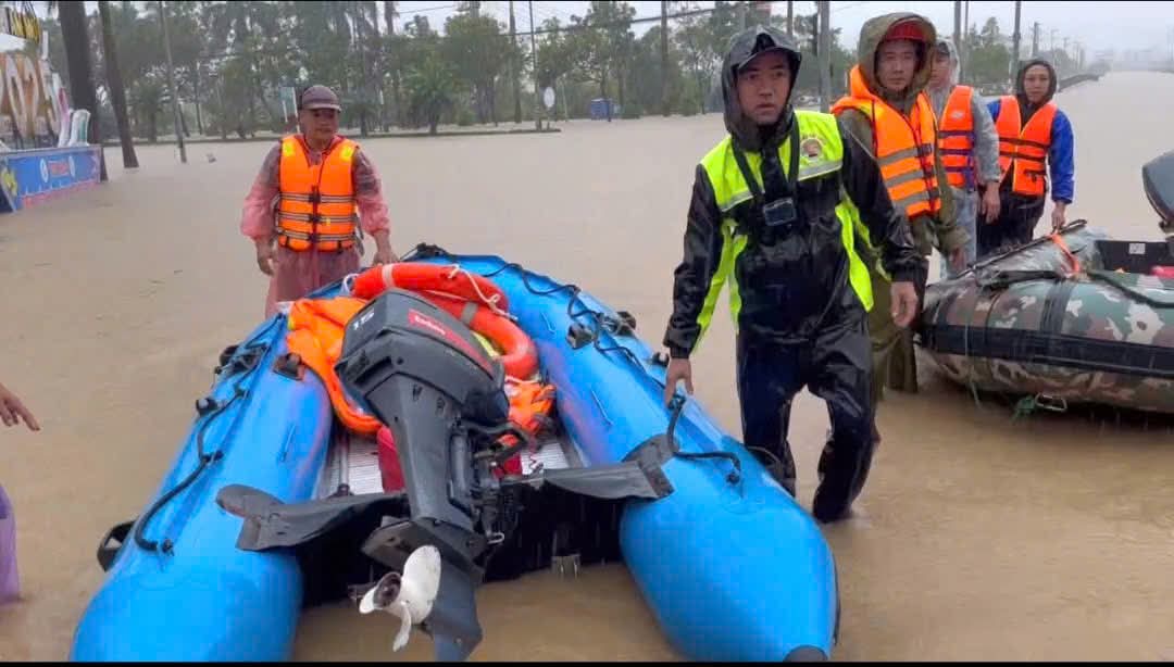 Tìm đường về quê Phú Yên cũ giữa lũ dữ khi máy bay từ TP.HCM hủy chuyến- Ảnh 3.